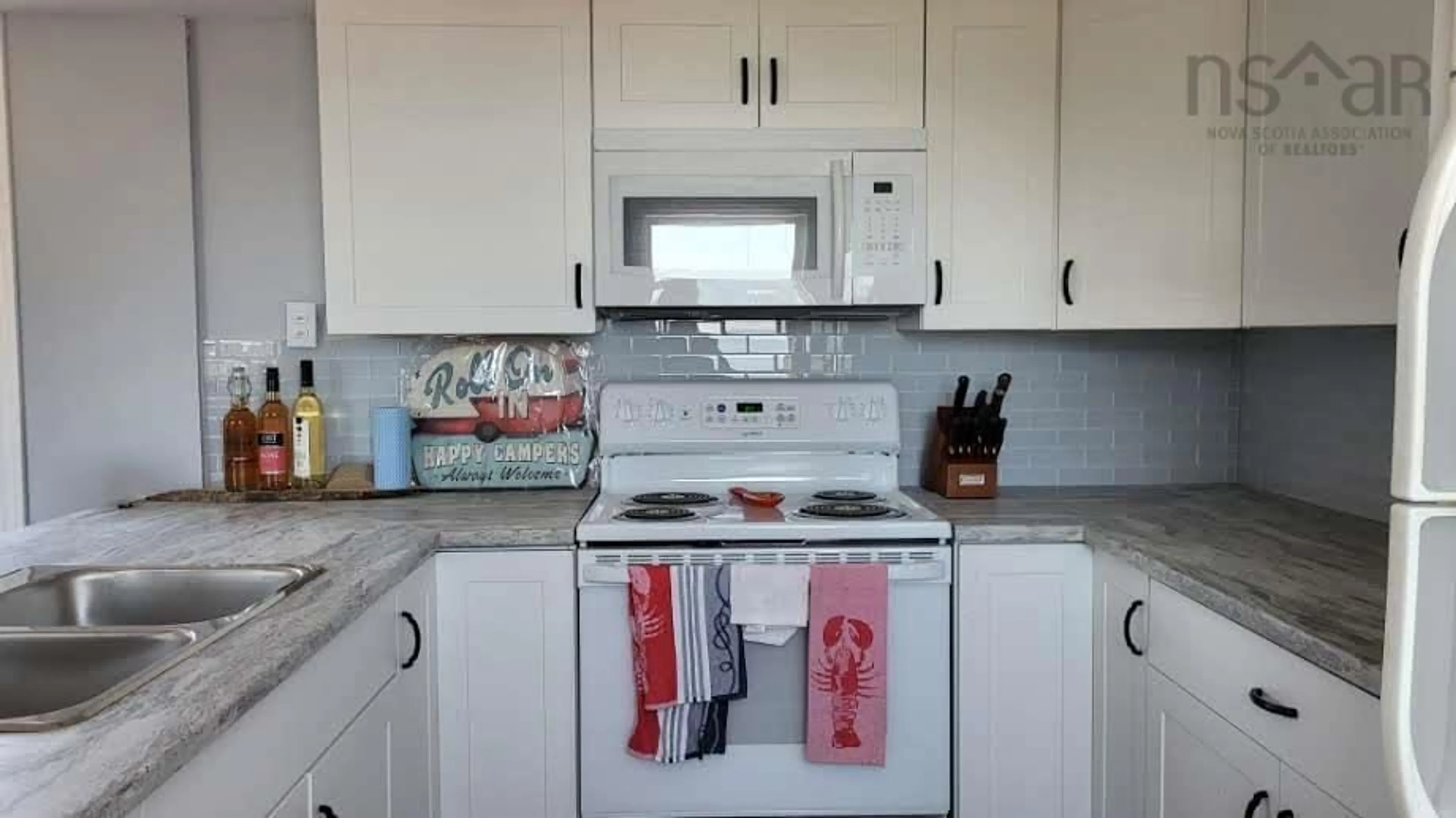 Standard kitchen for 124 Red Cliff Dr, Seafoam Nova Scotia B0K 1N0