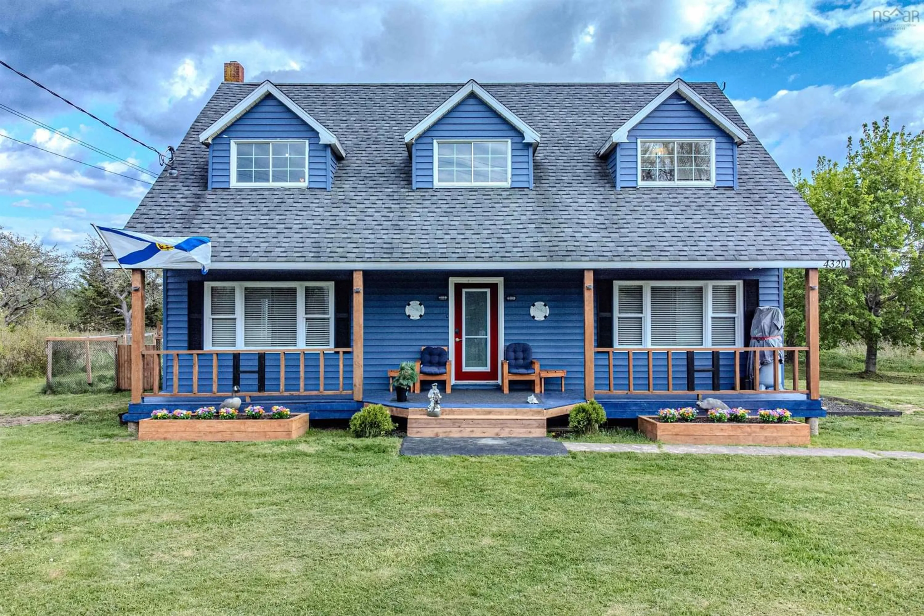 Home with vinyl exterior material for 4320 Granville Rd, Granville Beach Nova Scotia B0S 1A0