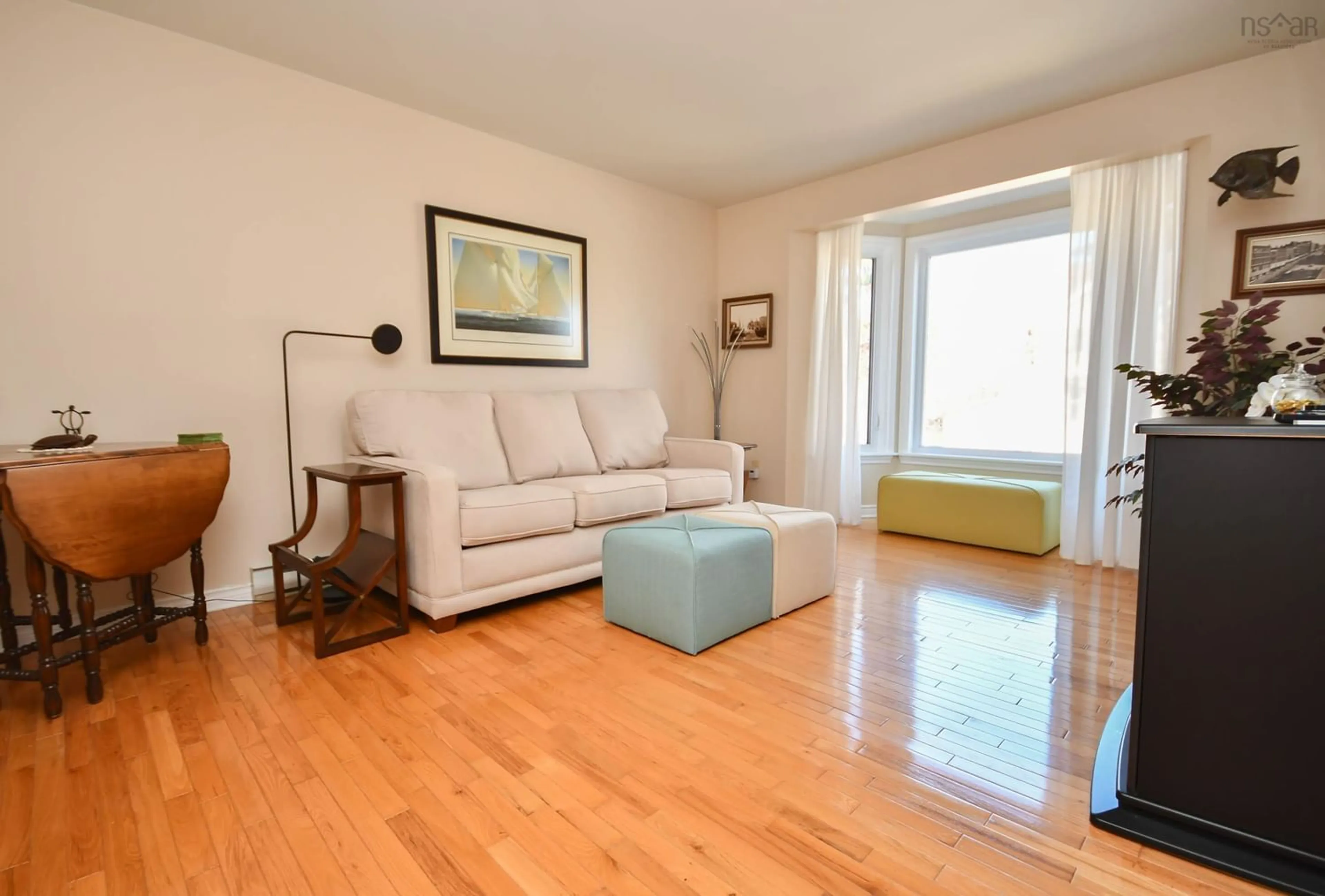 Living room for 84 Anchor Dr, Halifax Nova Scotia B3N 3E1