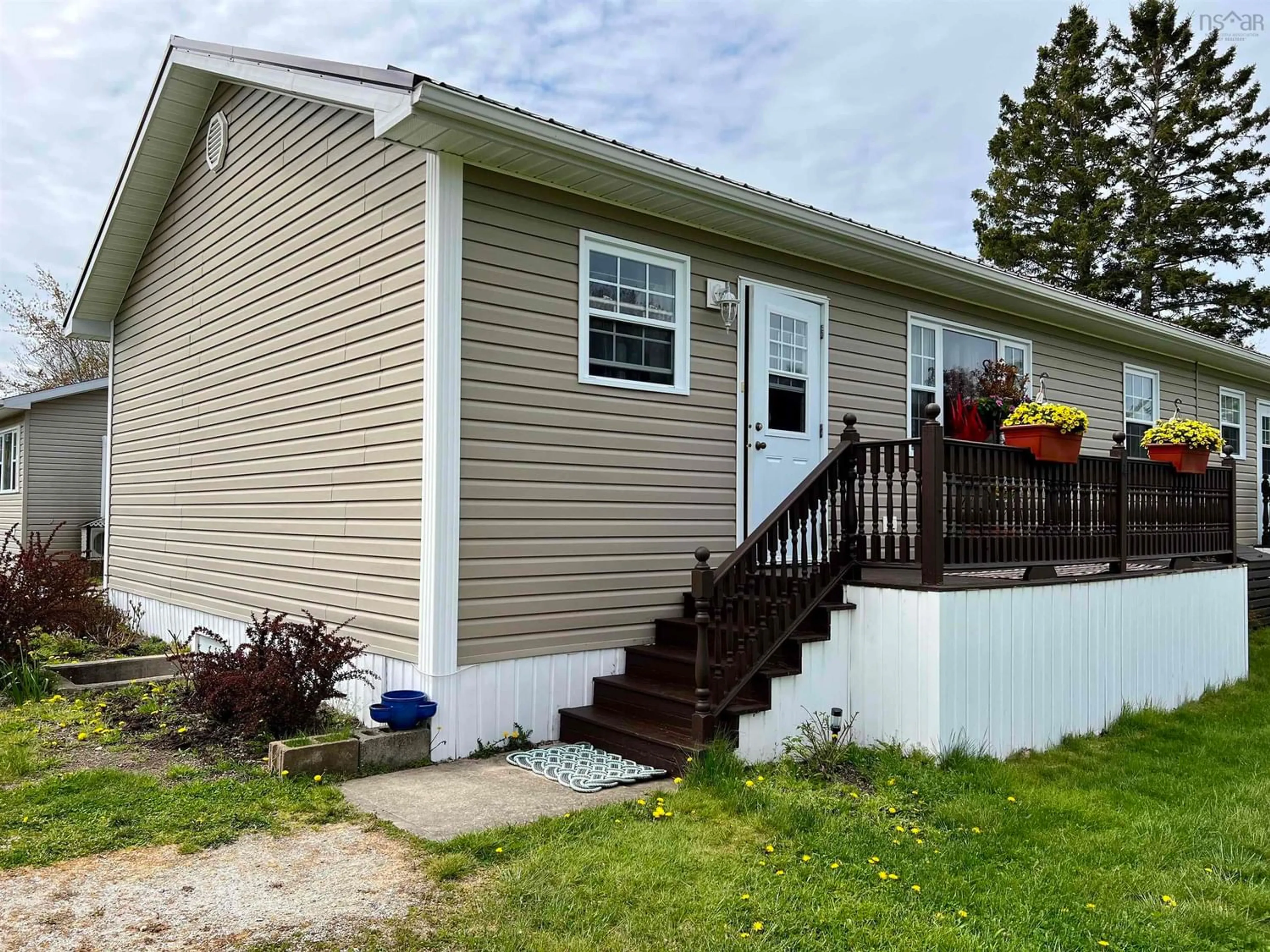 A pic from exterior of the house or condo for 203 Clements St, Shelburne Nova Scotia B0T 1W0