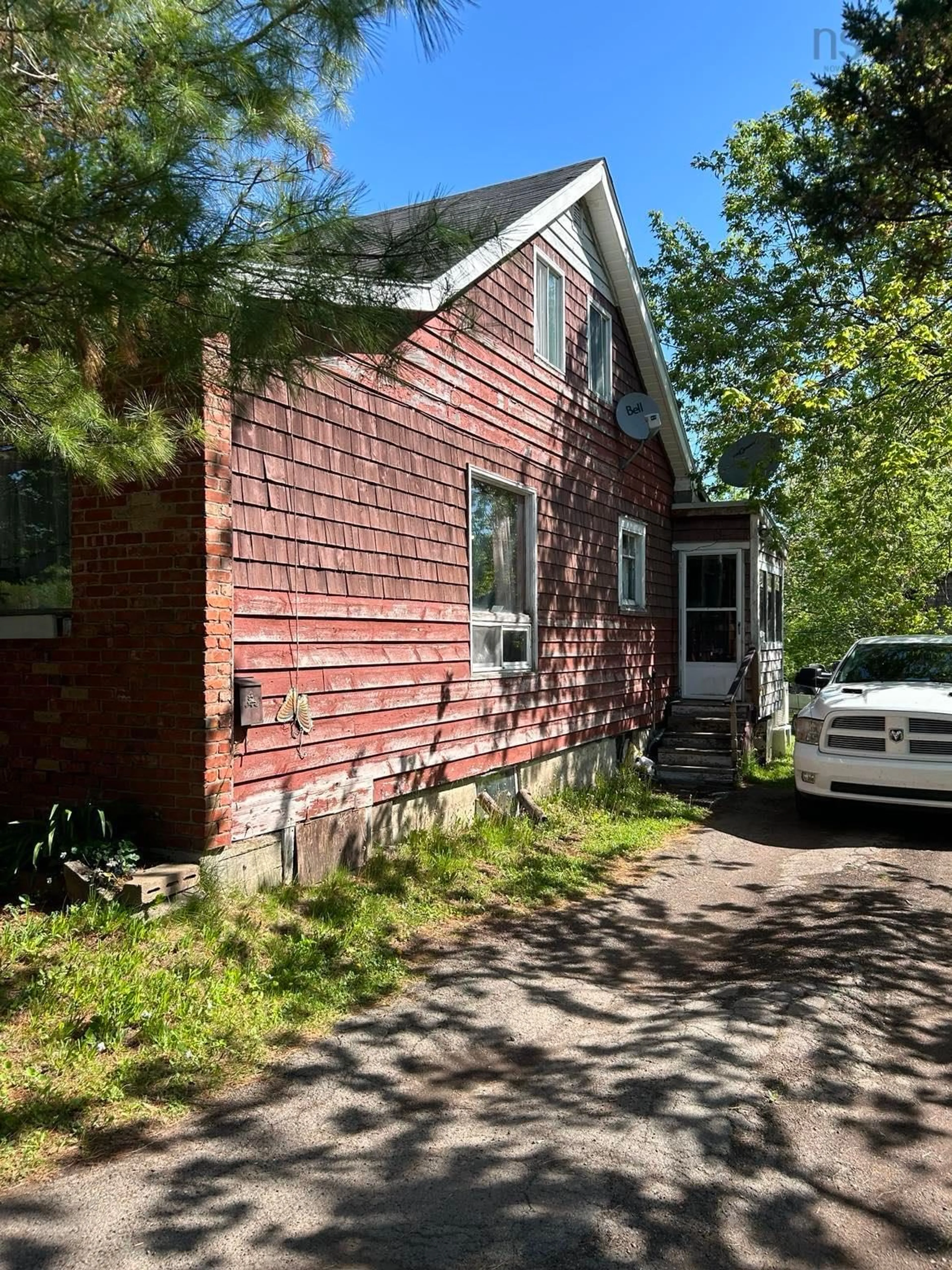 Frontside or backside of a home for 152 Cordova St, Amherst Nova Scotia B4H 2L1