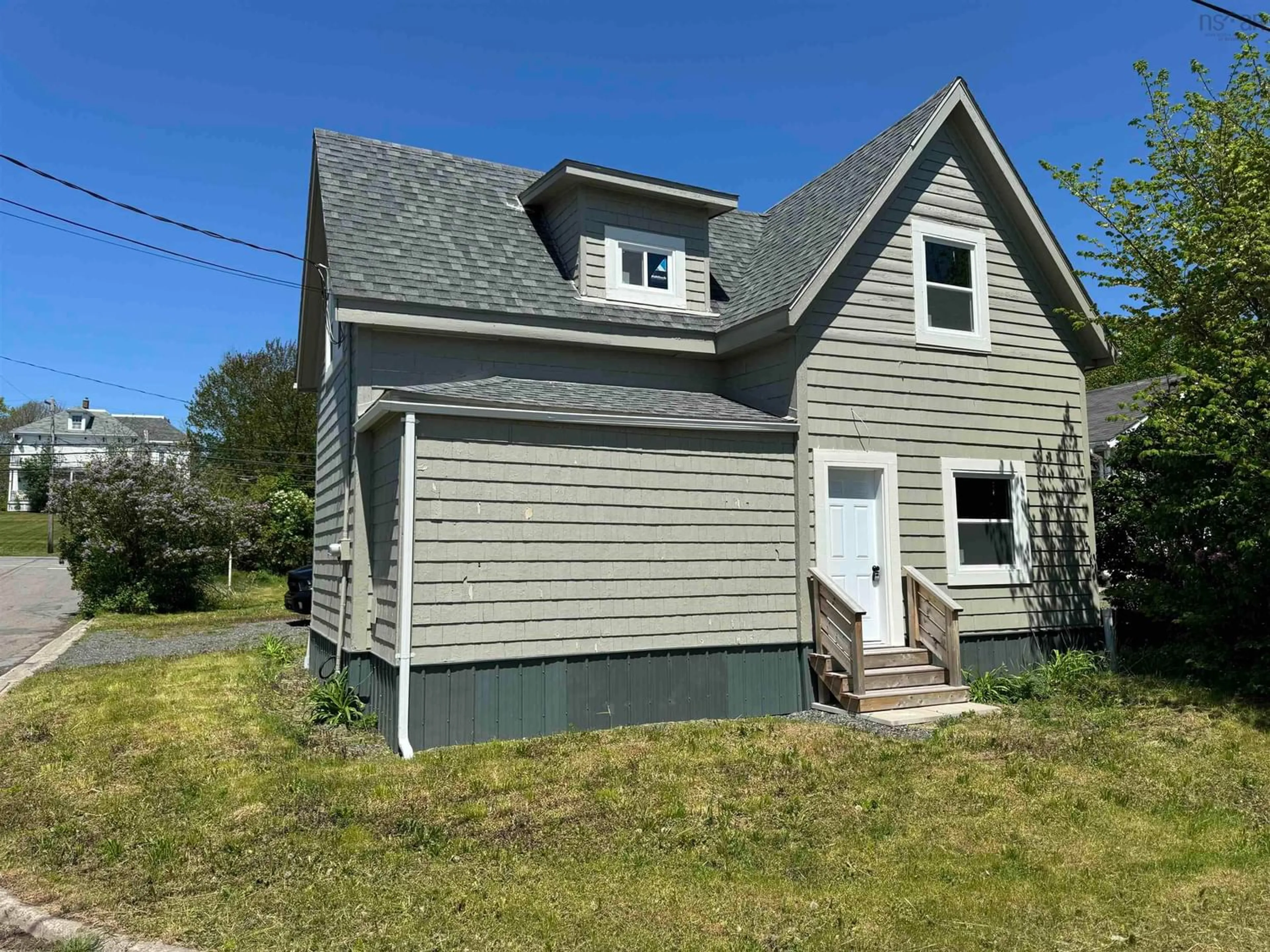 Frontside or backside of a home for 32 Hill St, Pictou Nova Scotia B0K 1H0