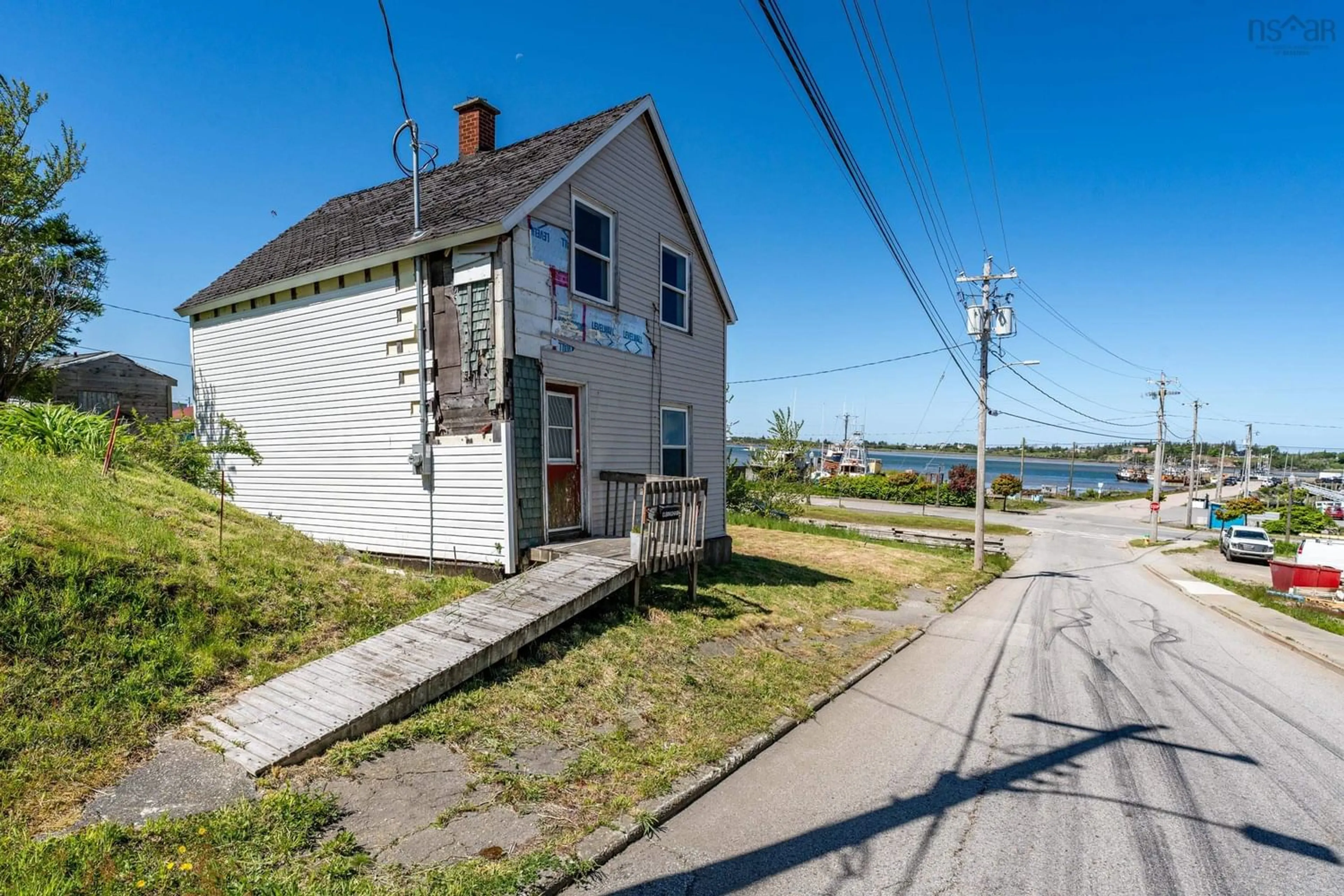 Cottage for 7 Pearl St, Yarmouth Nova Scotia B5A 3M4