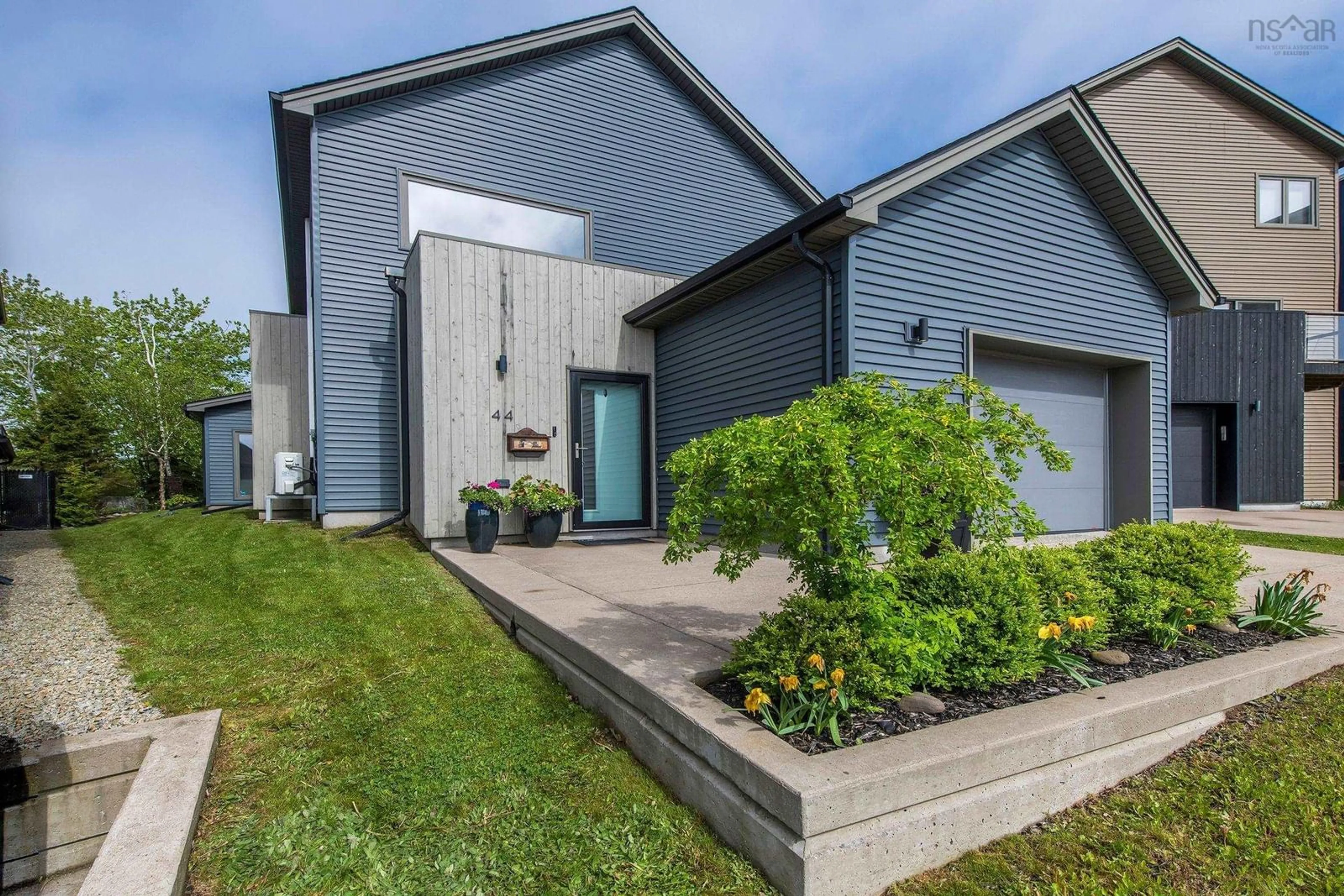 Frontside or backside of a home for 44 Hadley Cres, Halifax Nova Scotia B3N 0E4