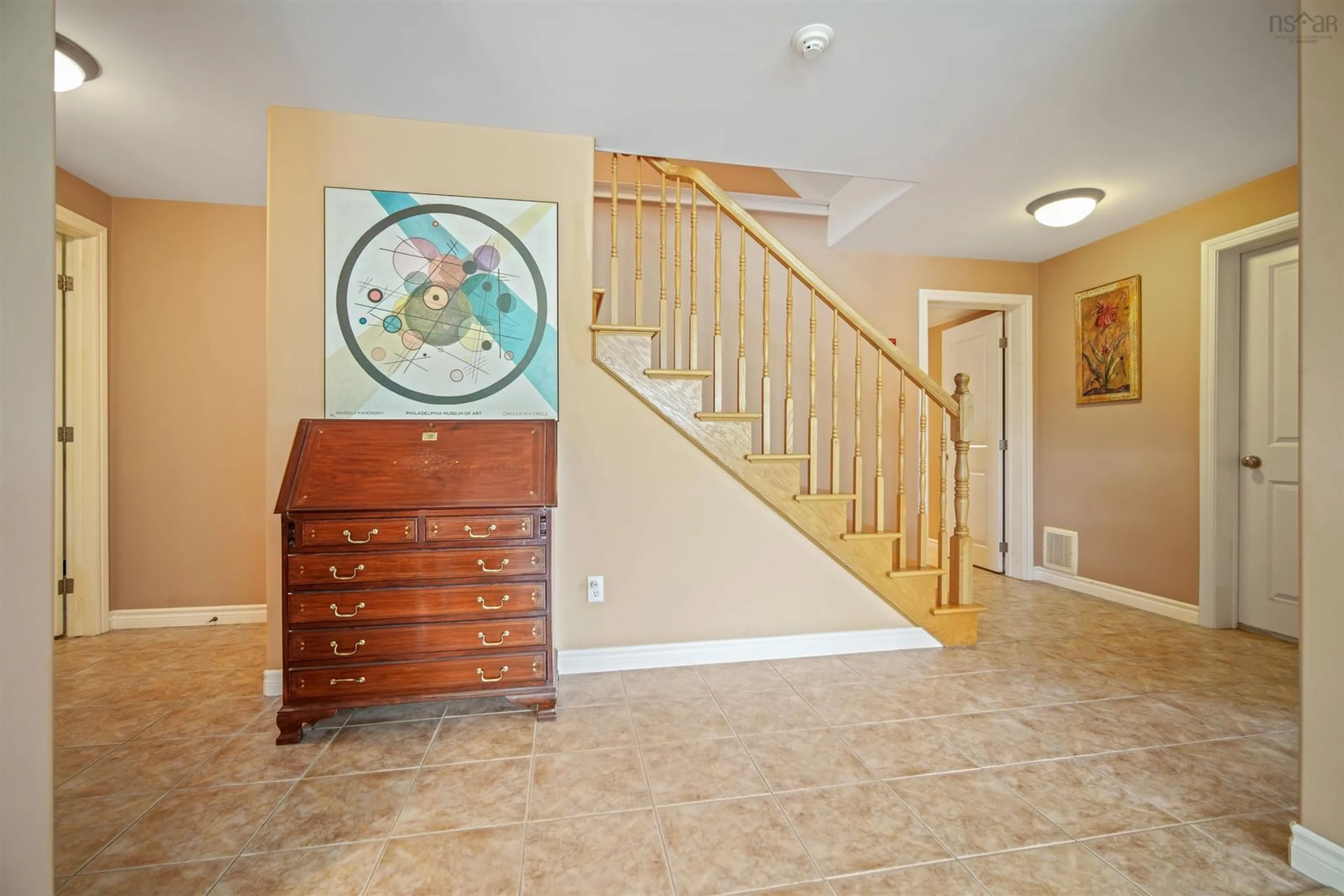 Indoor foyer for 112 Summer Field Way, Dartmouth Nova Scotia B2W 6M7