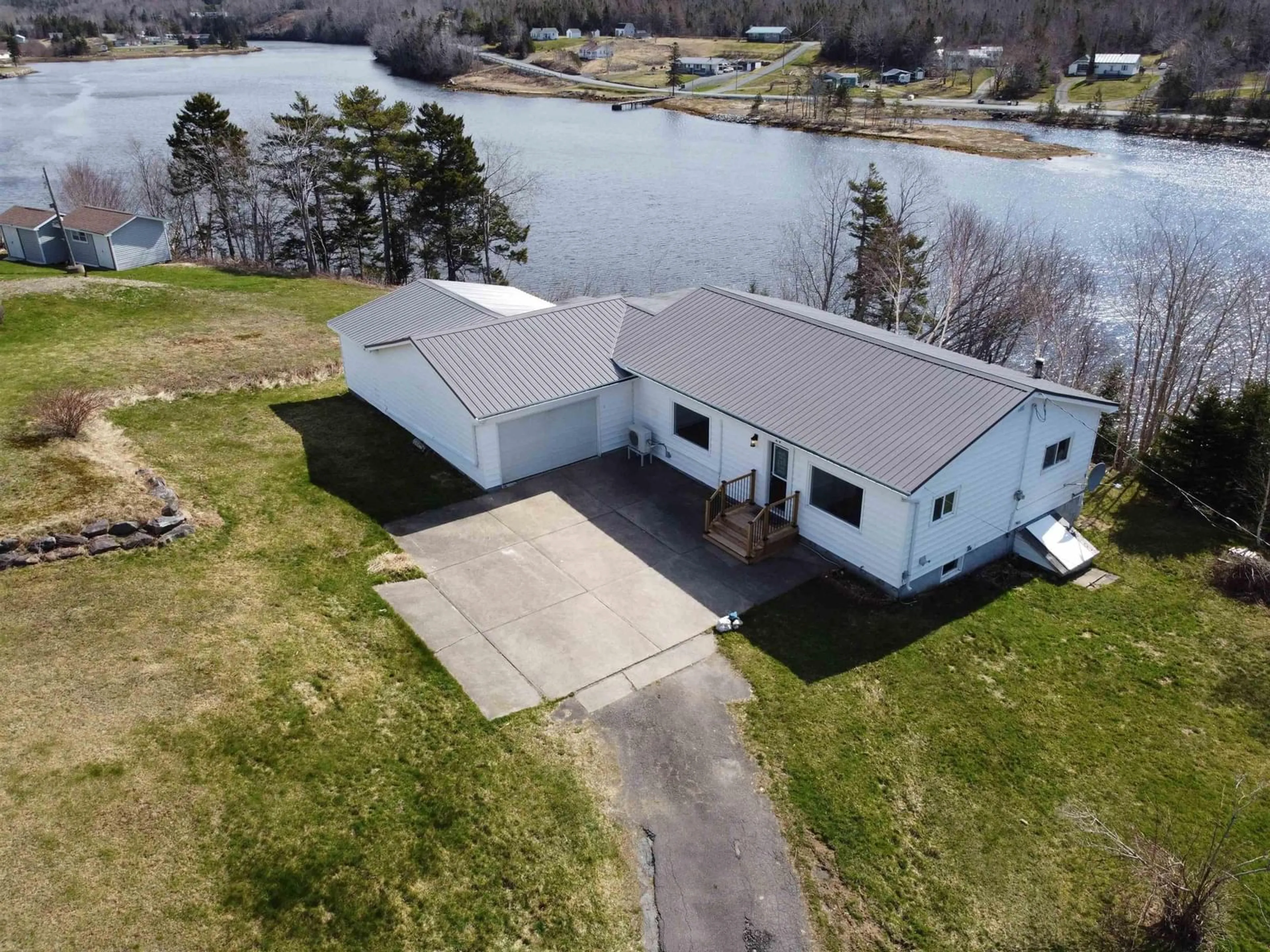 Cottage for 24 Pool Rd, Sheet Harbour Nova Scotia B0J 3B0