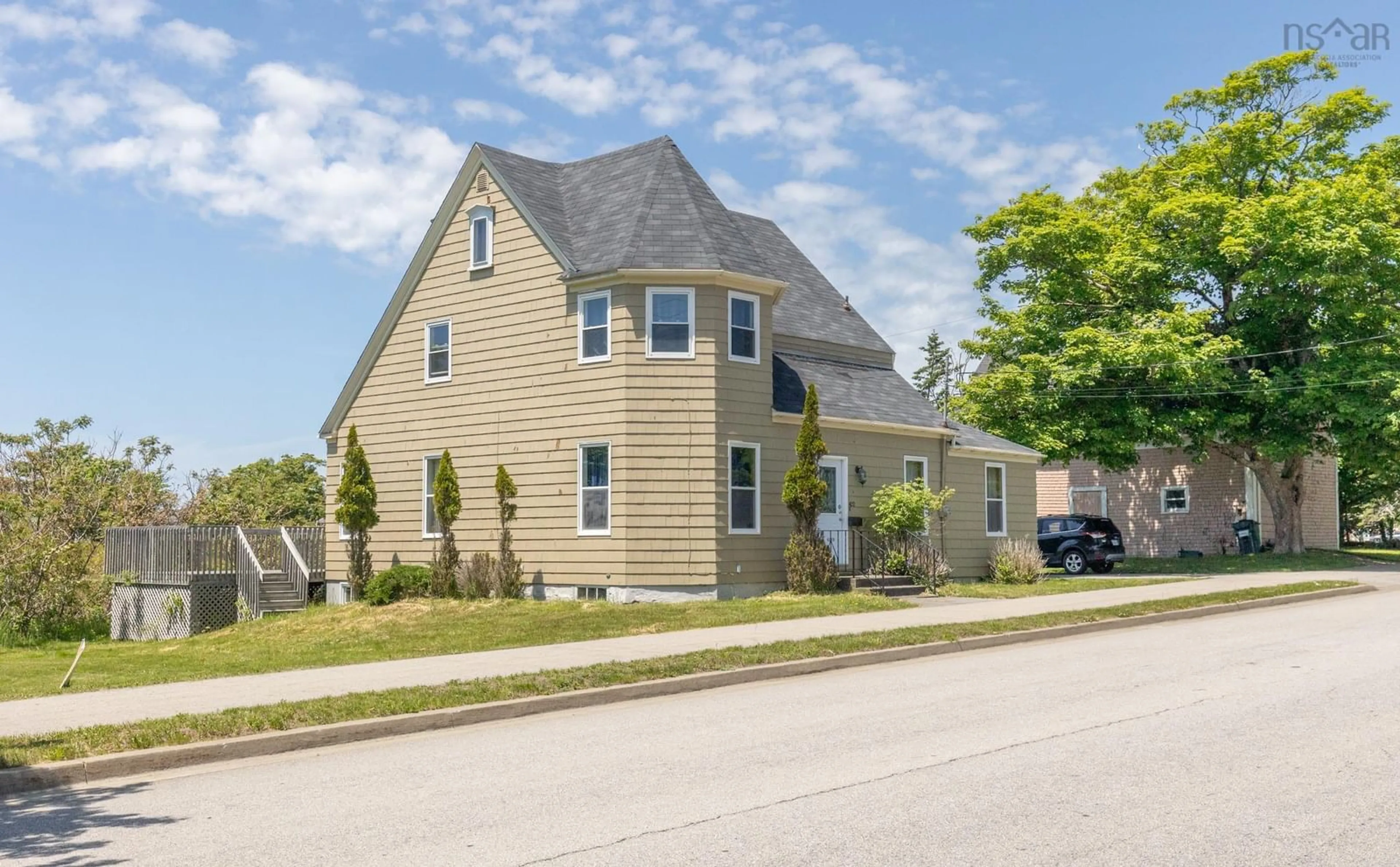 Frontside or backside of a home for 402 Pleasant St, Yarmouth Nova Scotia B5A 4H4