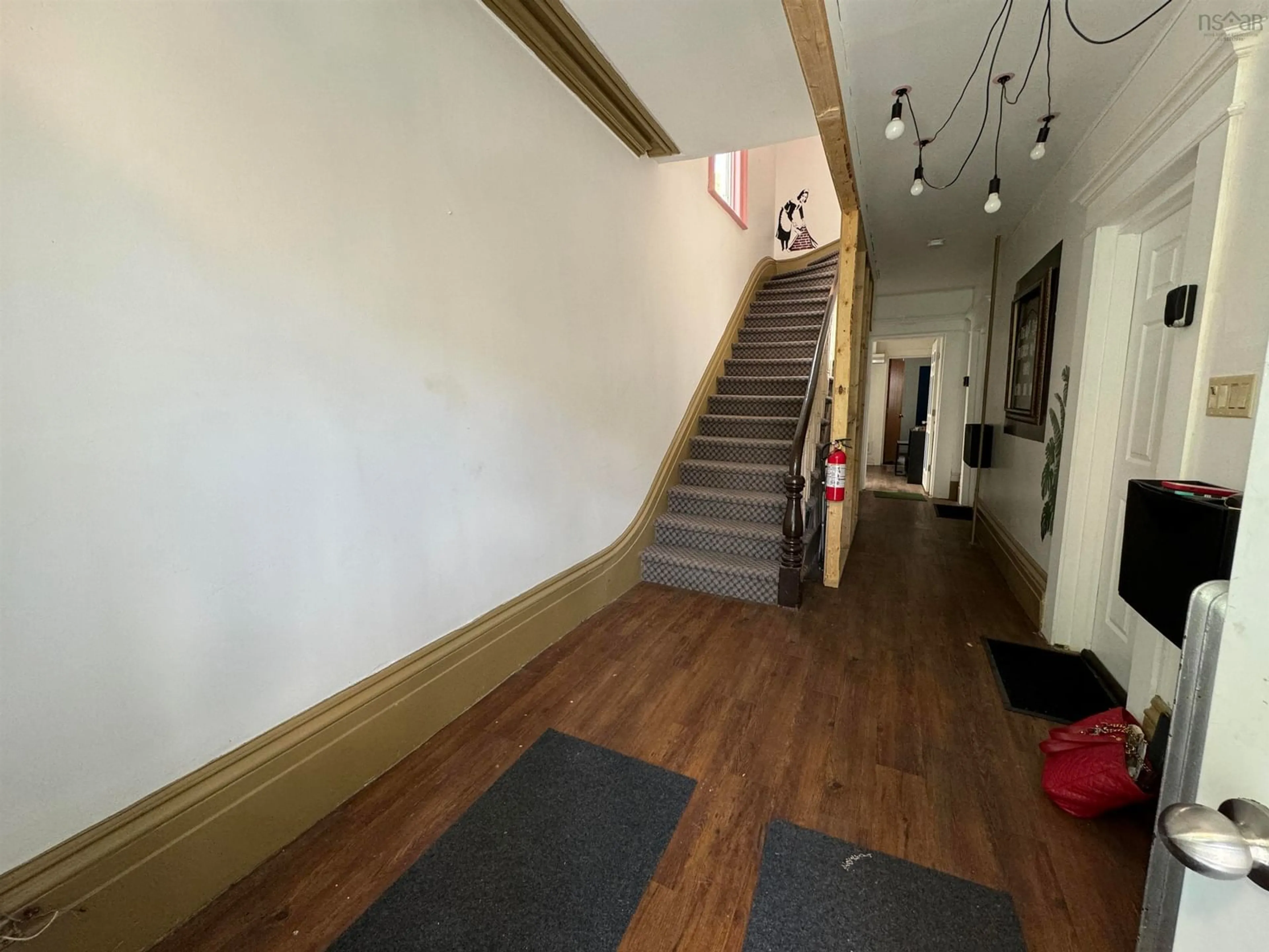 Indoor foyer, unknown floor for 5276 South St, Halifax Peninsula Nova Scotia B3J 1A4