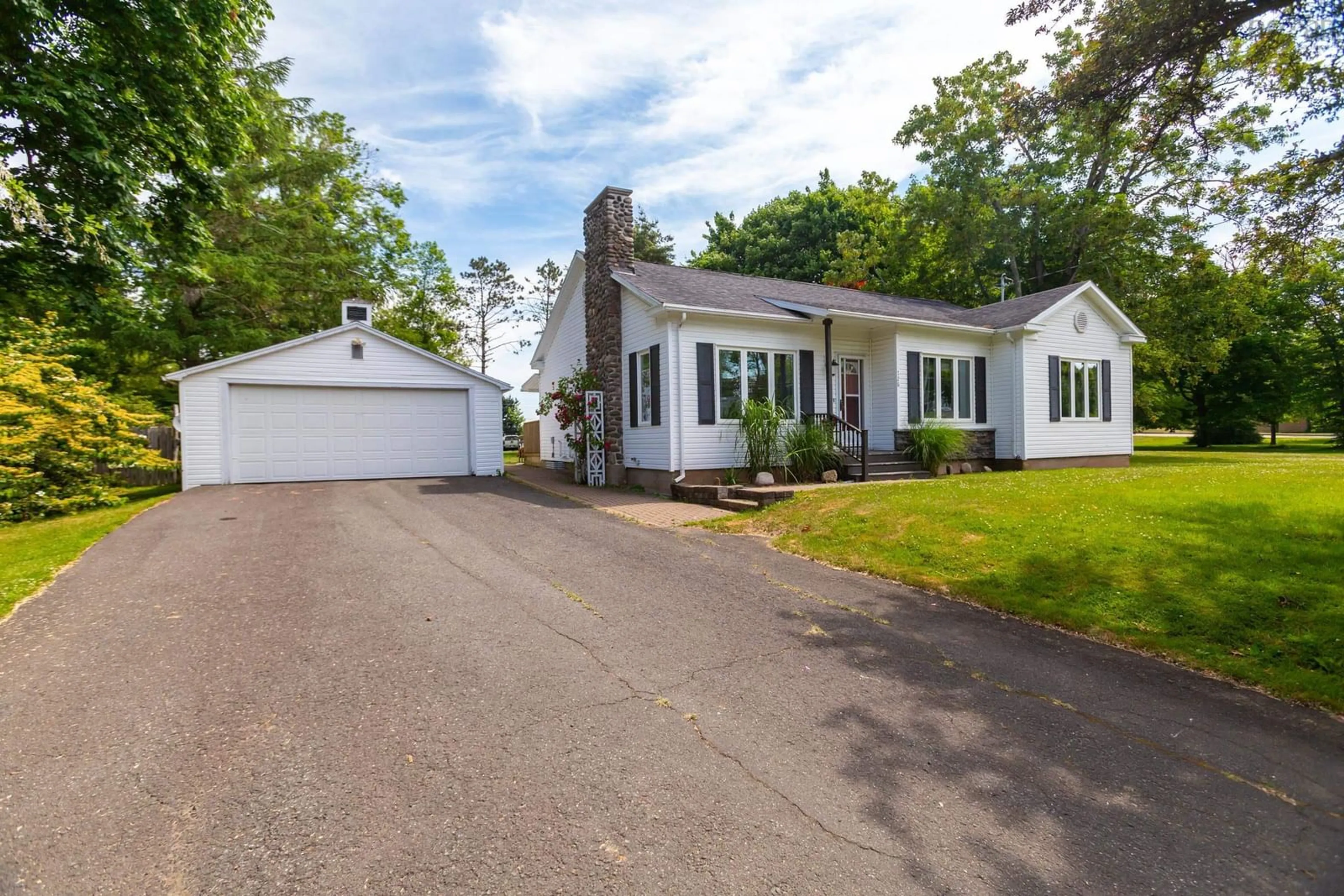 Frontside or backside of a home, cottage for 726 St George St, Annapolis Royal Nova Scotia B0S 1A0
