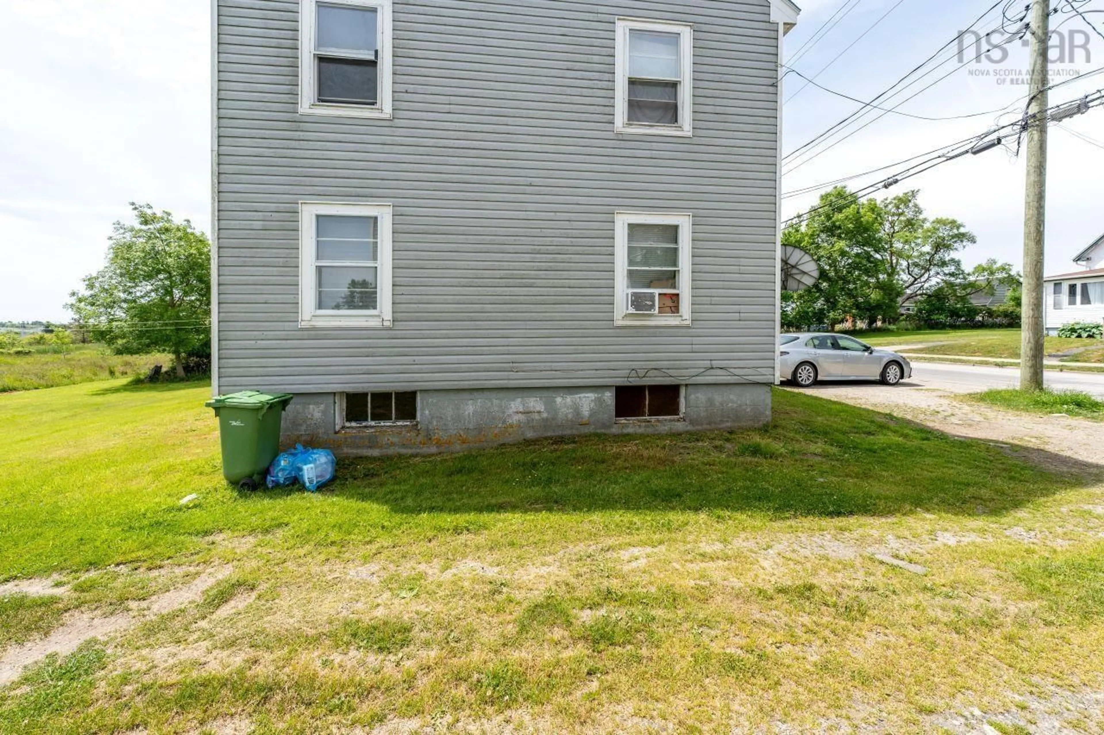 A pic from exterior of the house or condo, the front or back of building for 83 Pleasant St, Yarmouth Nova Scotia B5A 2J3