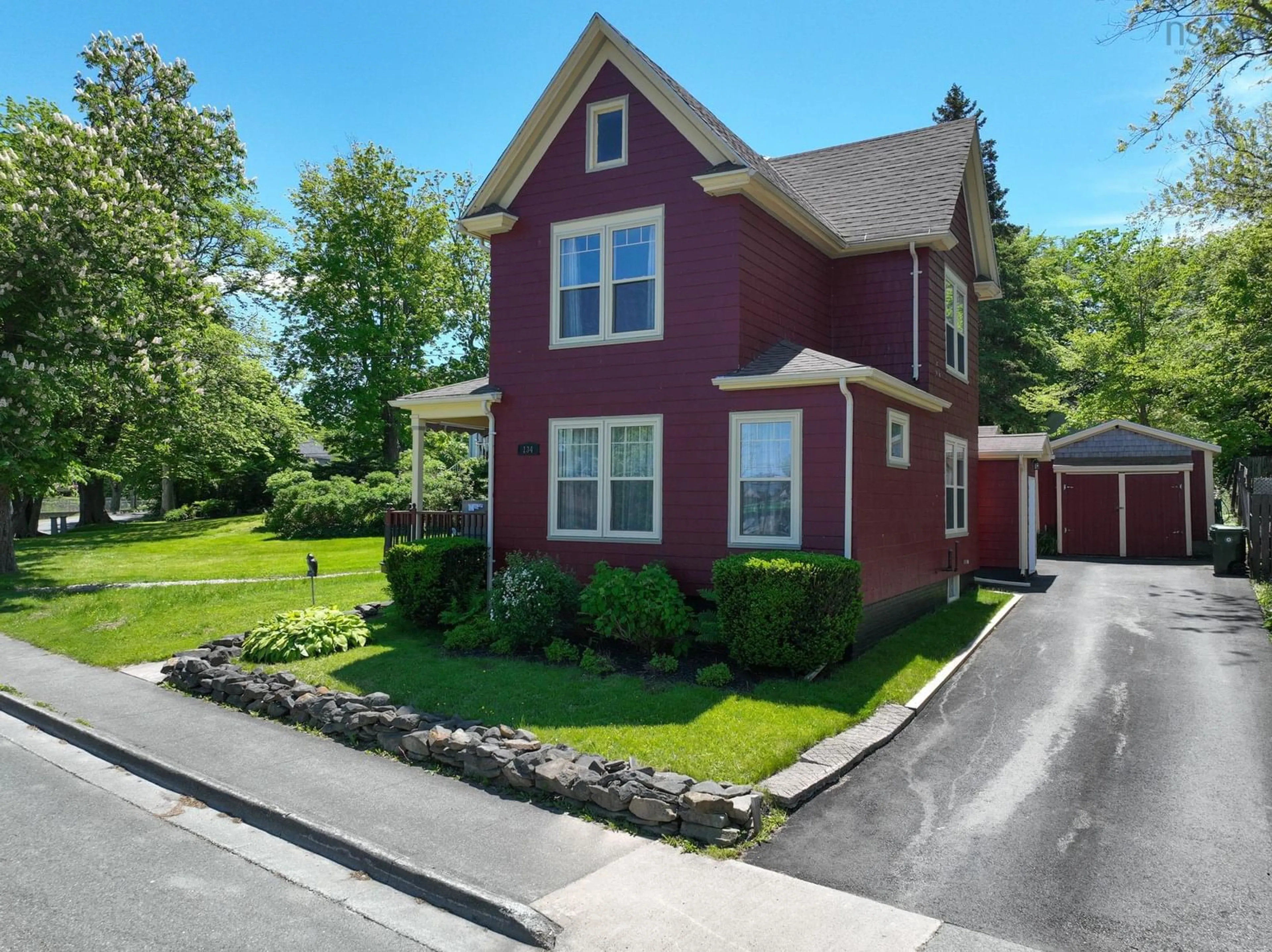 Frontside or backside of a home for 134 Crescent St, Sydney Nova Scotia B1S 2Z8