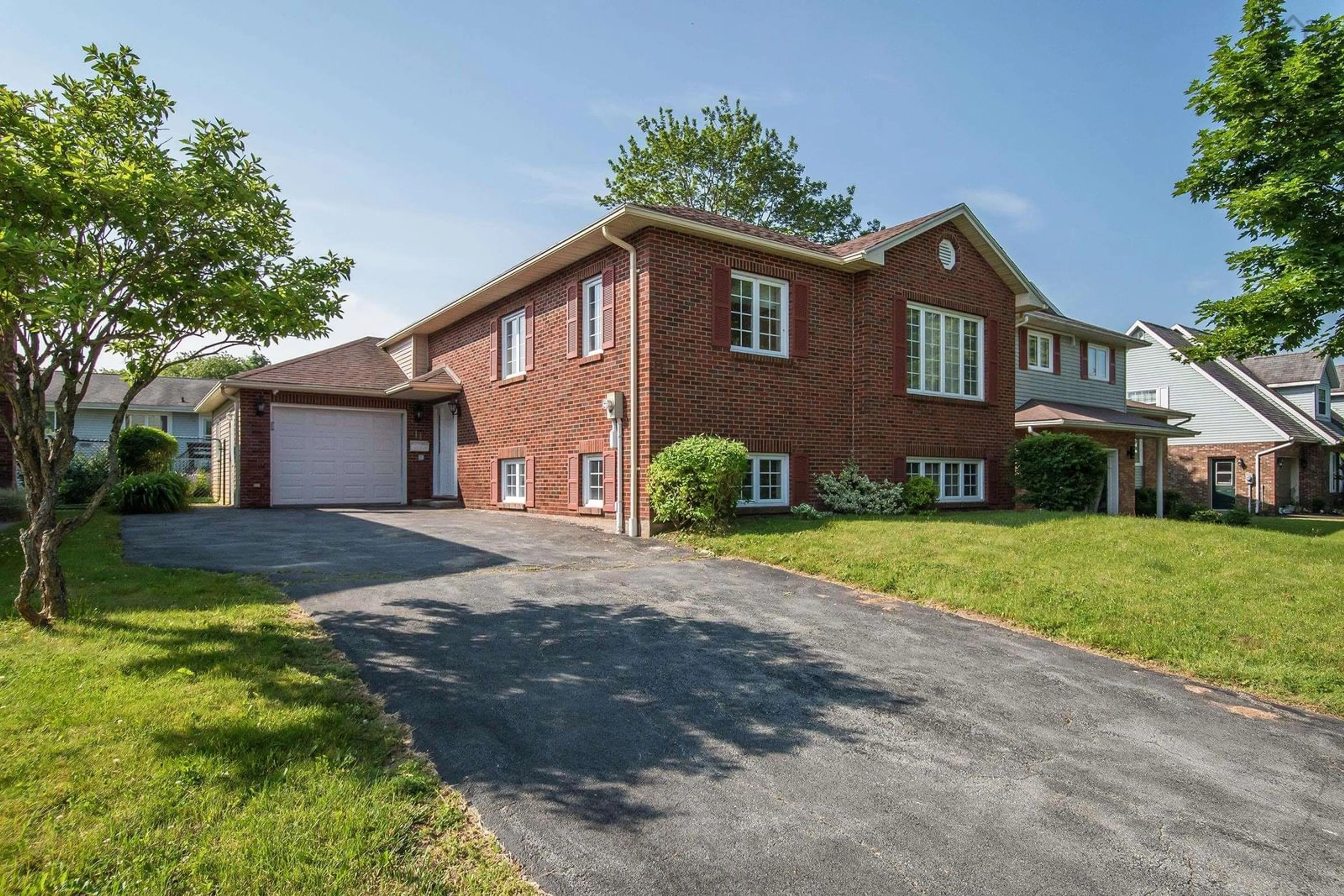 Home with brick exterior material for 11 Amberwood Crt, Halifax Nova Scotia B3M 3X6