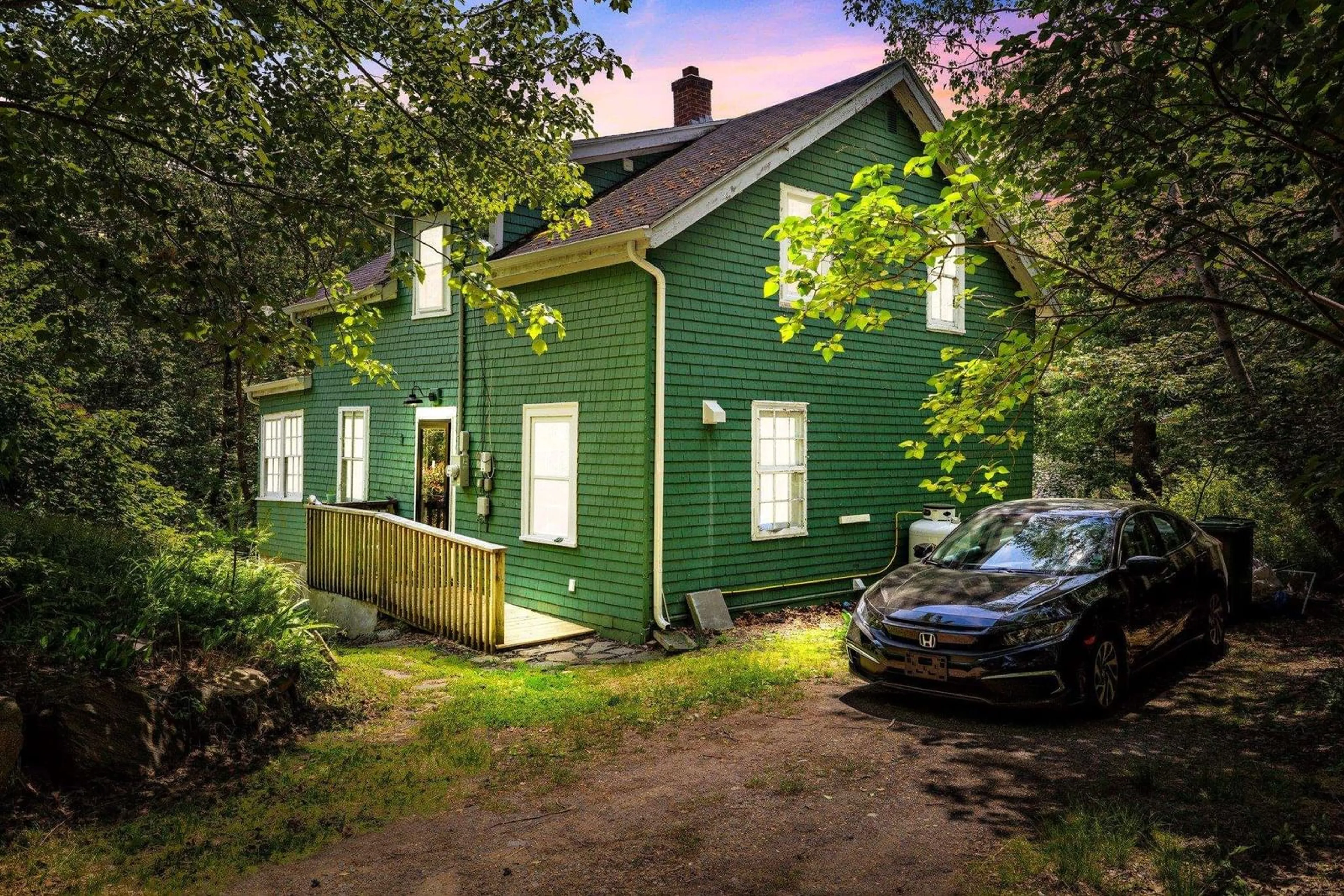 Cottage for 7 Kirk Rd, Halifax Nova Scotia B3P 1A5