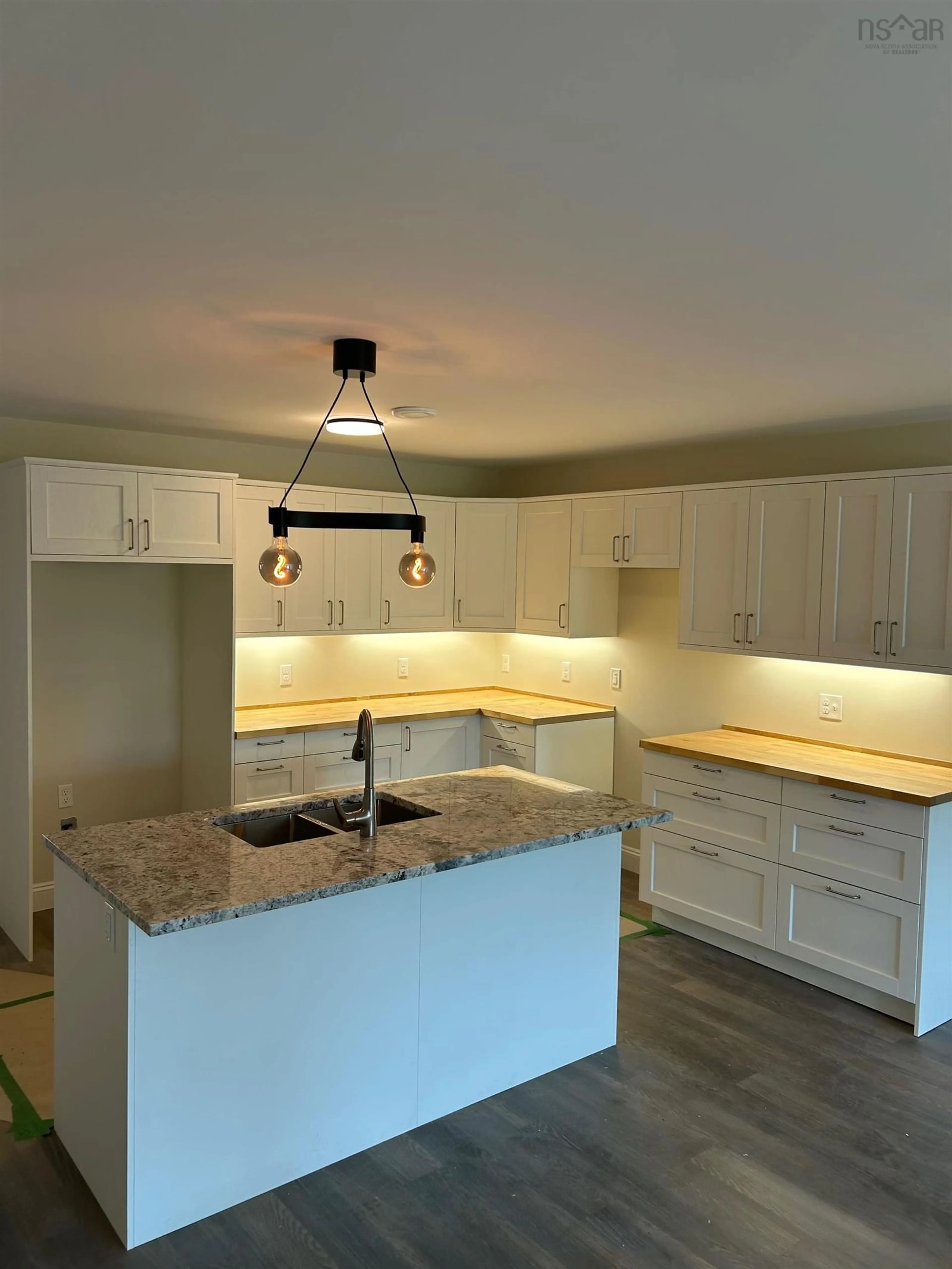 Contemporary kitchen for 5 Little Fox Crt, Kentville Nova Scotia B4N 5R2