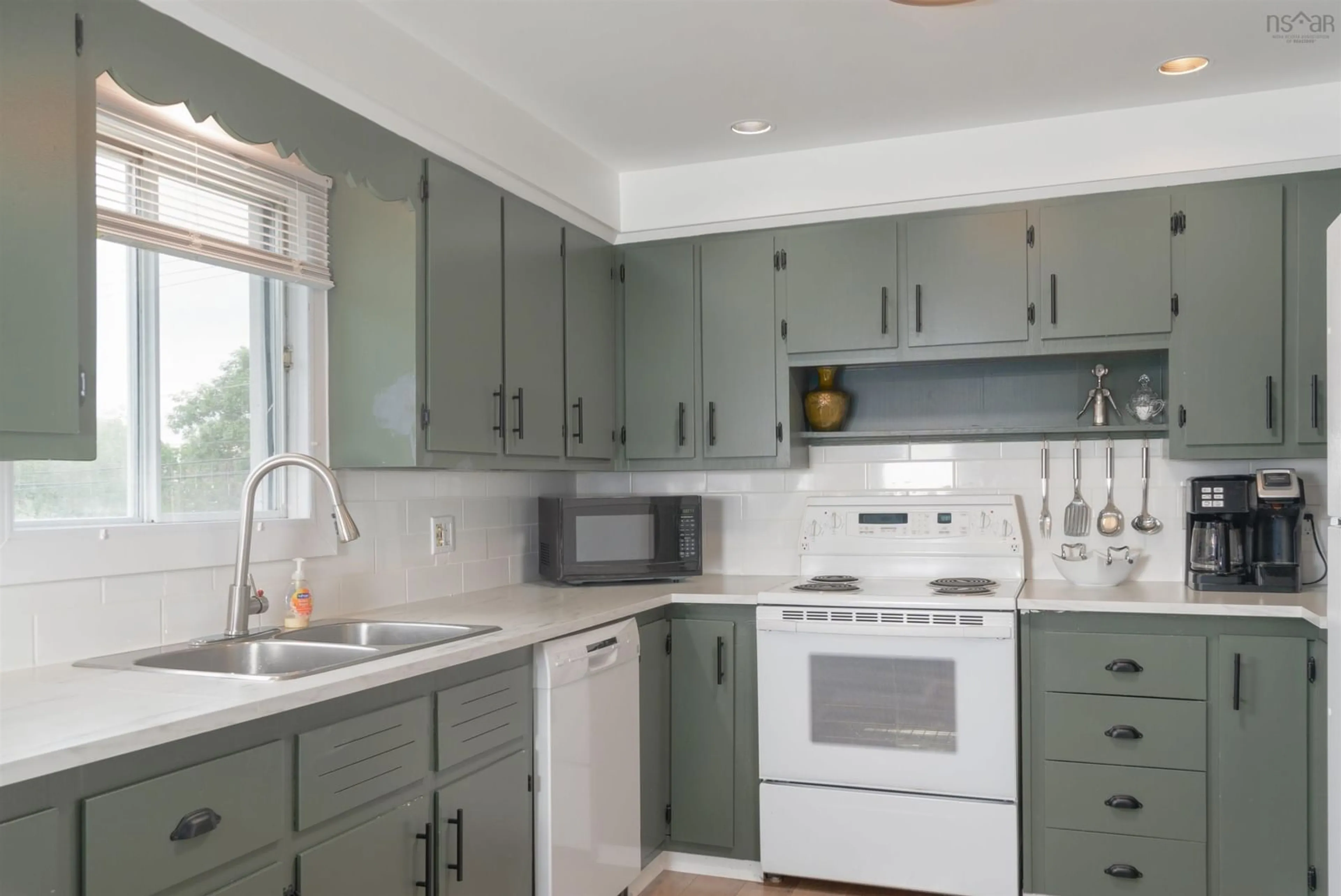 Standard kitchen for 234 Mount Edward Rd, Dartmouth Nova Scotia B2W 3L5