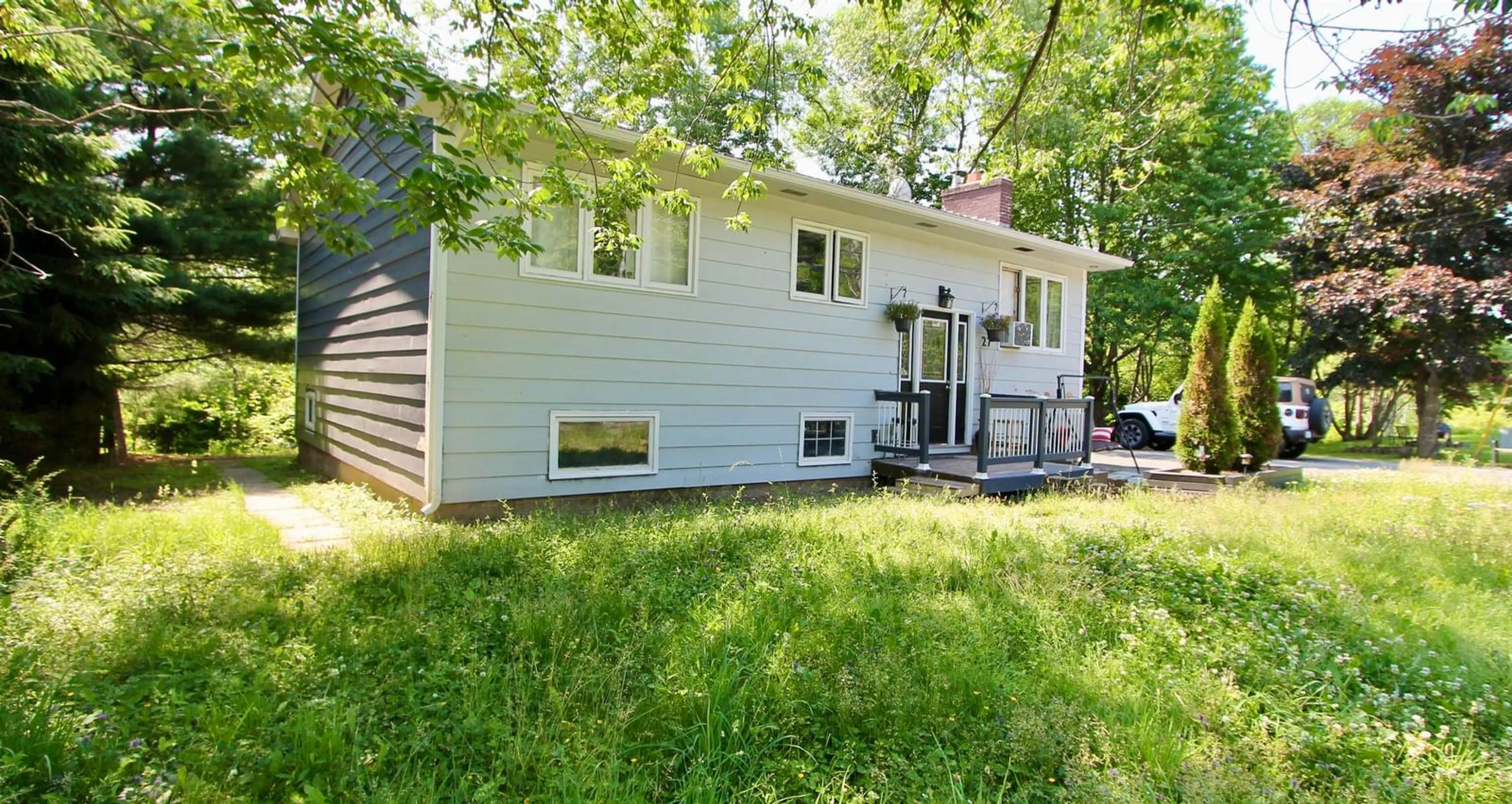 A pic from exterior of the house or condo for 27 Union St, Bedford Nova Scotia B4A 2B6