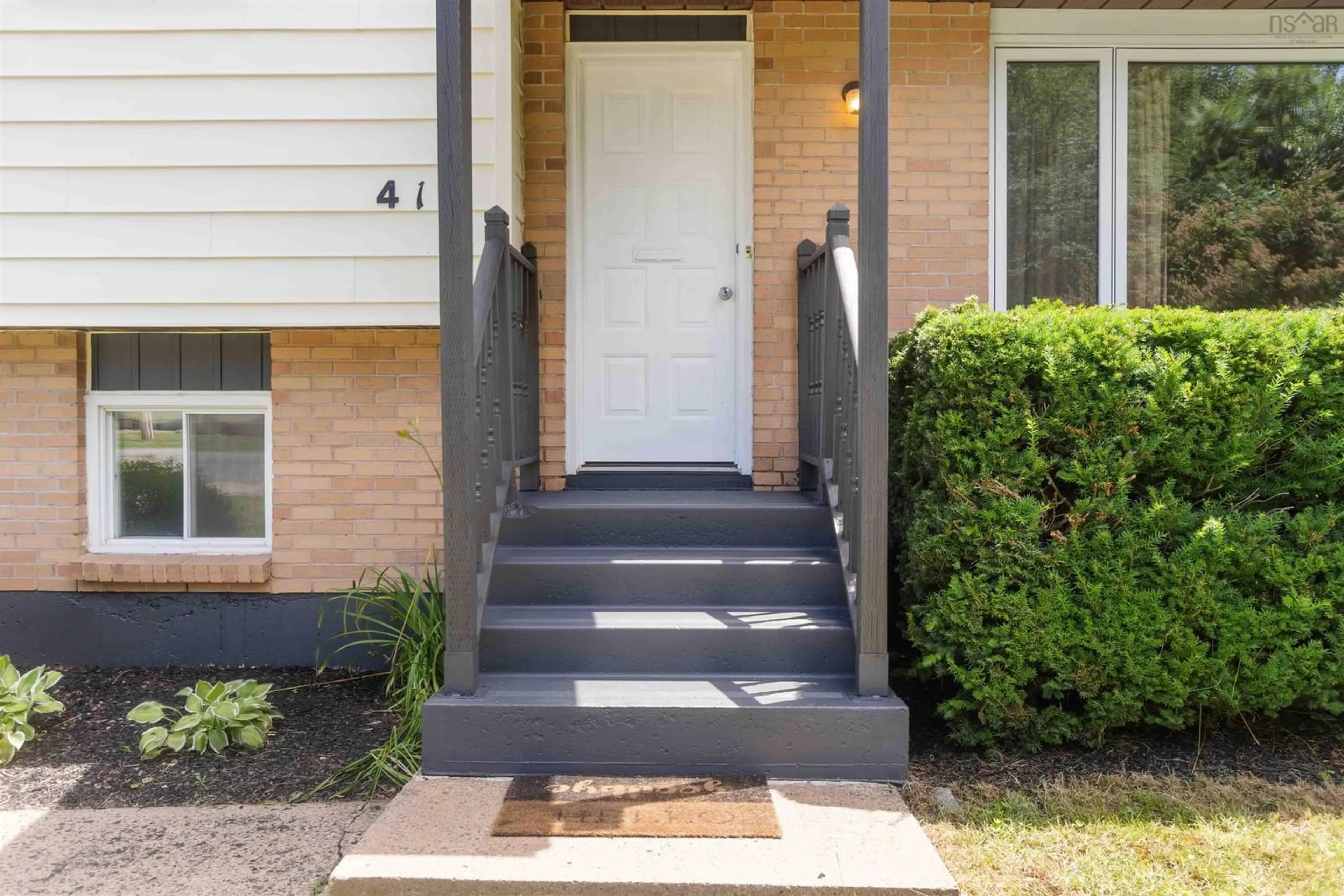 Indoor entryway for 41 Roy Ave, New Minas Nova Scotia B4N 3R7