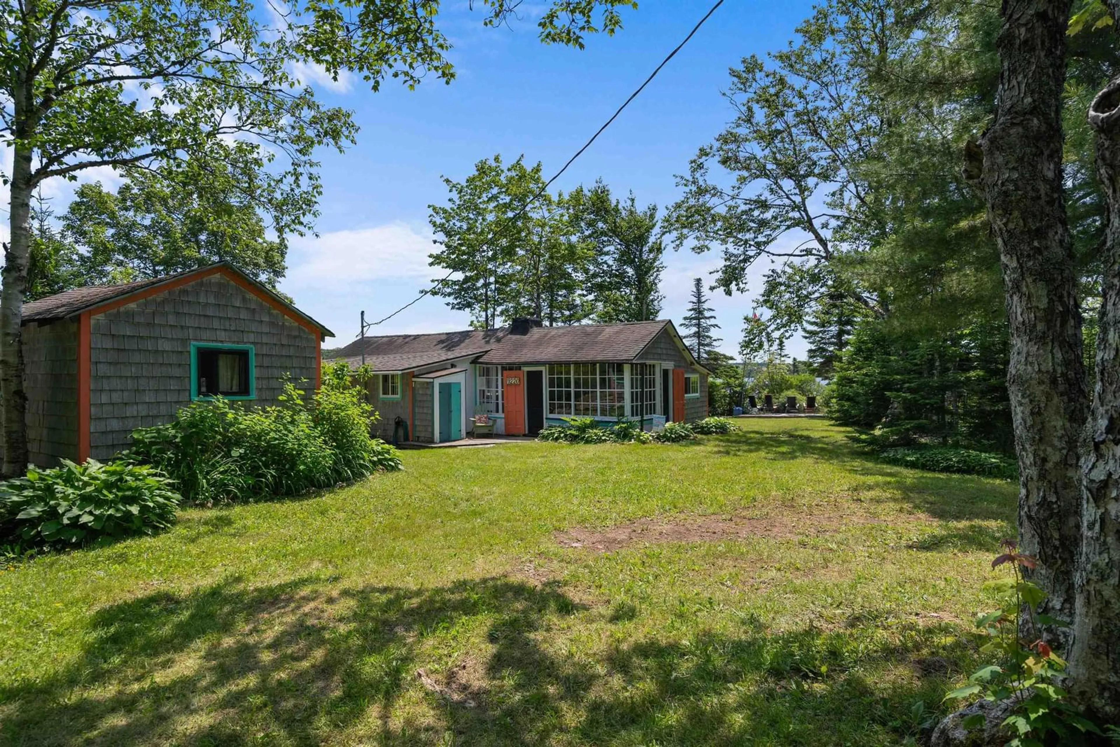 Cottage for 220 Peninsula Dr, Folly Lake Nova Scotia B0M 1G0