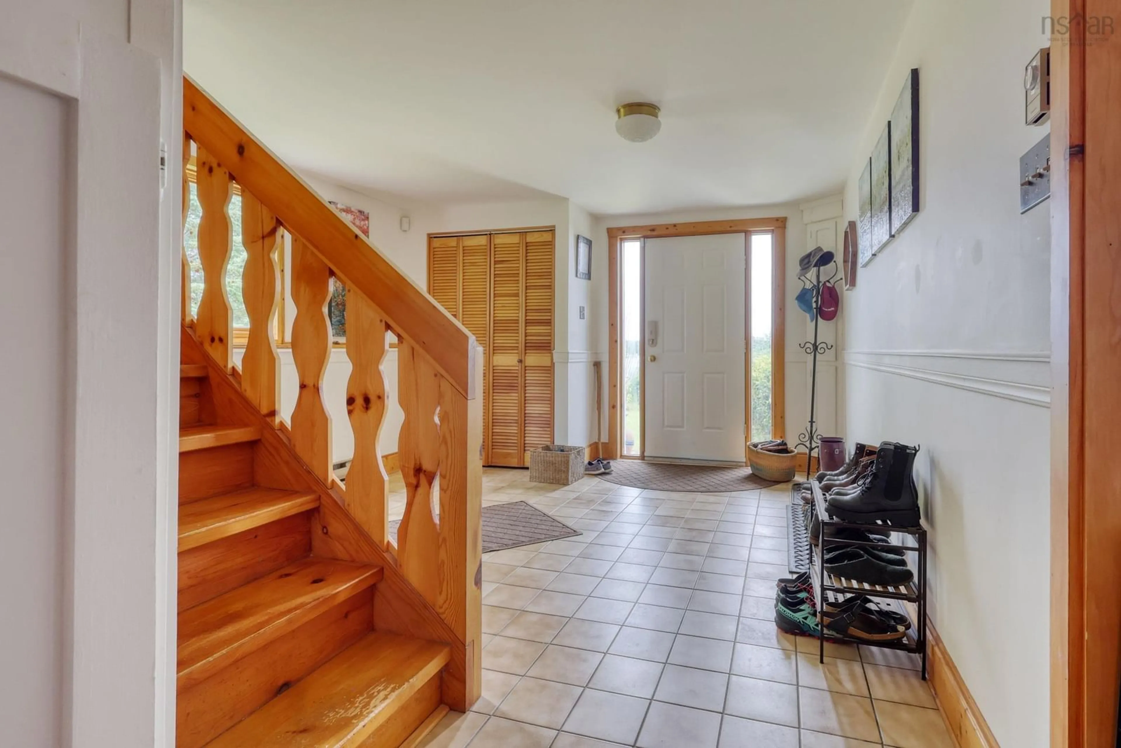 Indoor foyer for 412 Oakland Rd, Indian Point Nova Scotia B0J 2E0