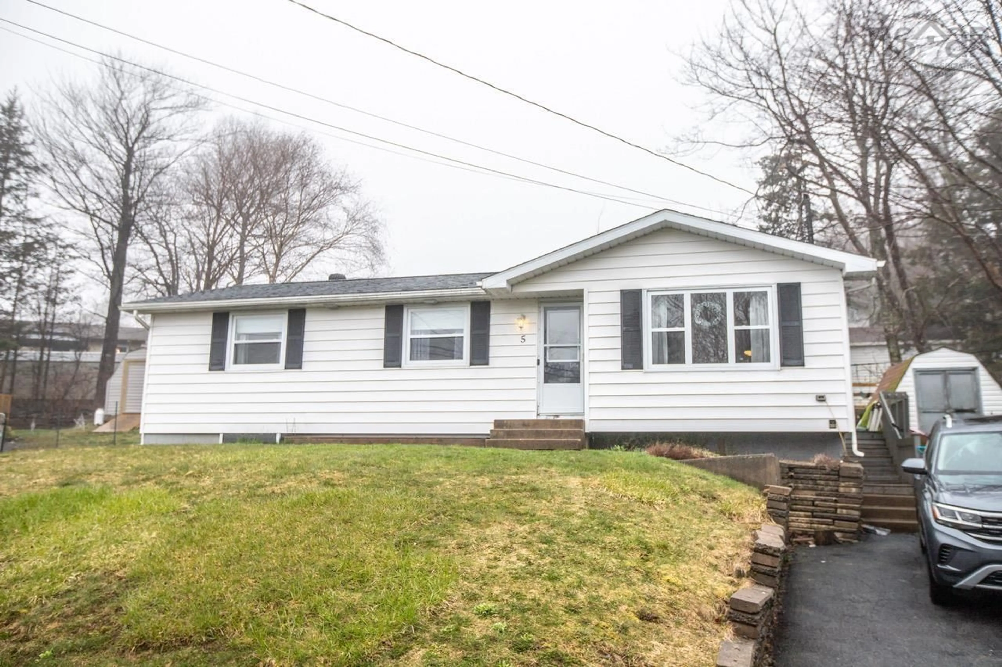 A pic from exterior of the house or condo for 5 Sunnyvale Cres, Lower Sackville Nova Scotia B4E 2G6