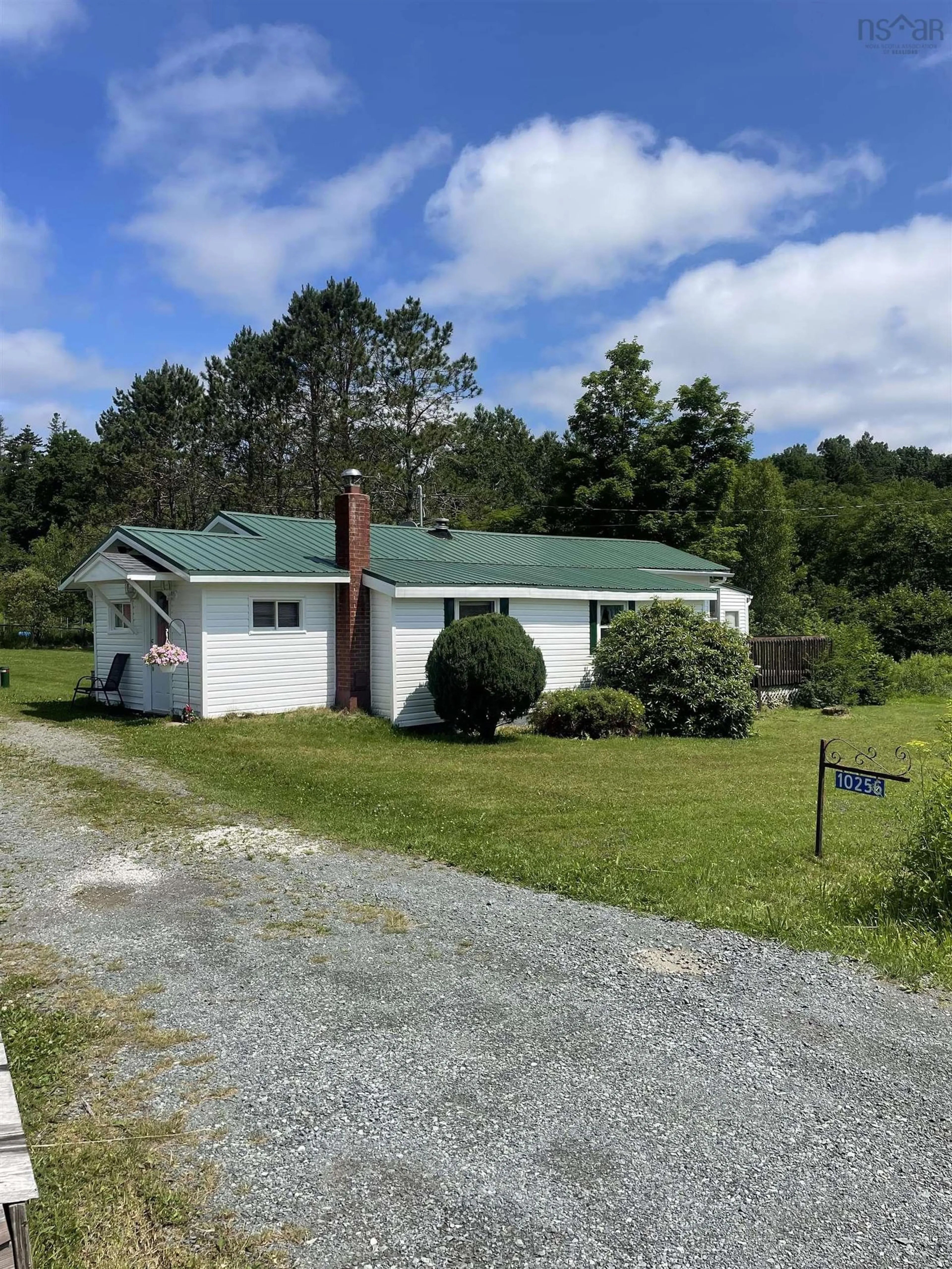 Cottage for 10256 Highway 224, Elmsvale Nova Scotia B0N 1X0