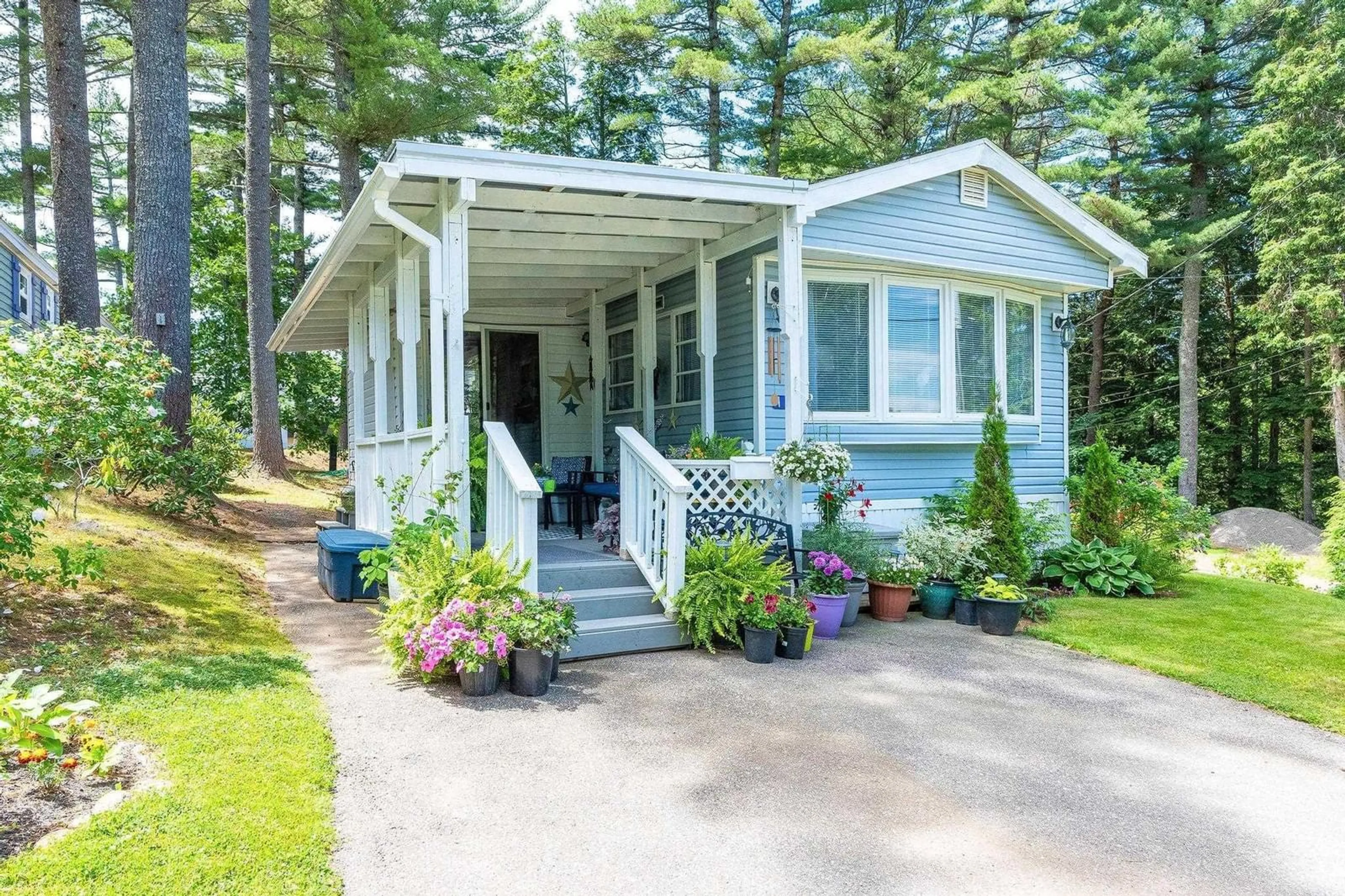Cottage for 110 Parkway Dr, New Minas Nova Scotia B4N 3J2