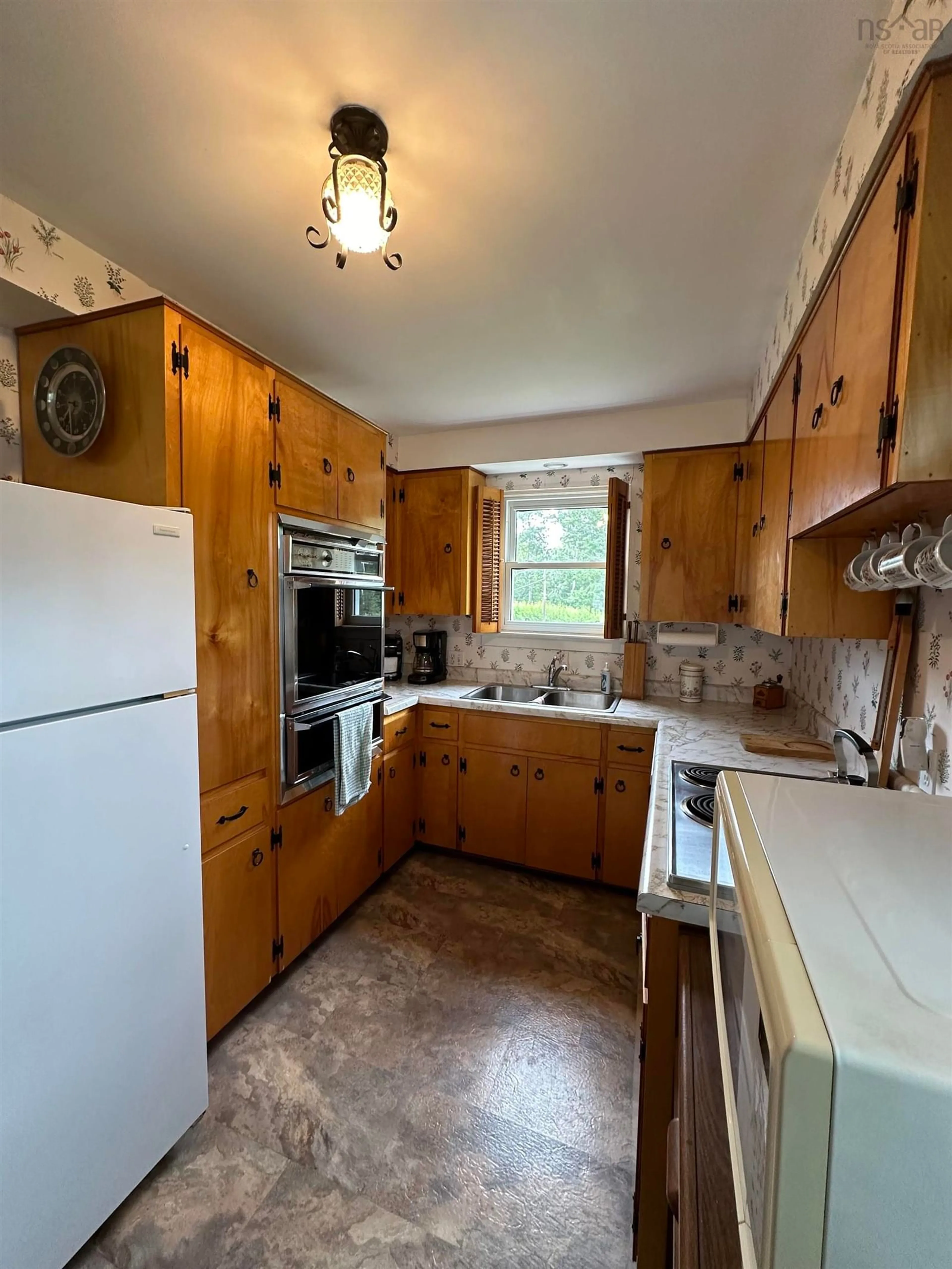 Standard kitchen for 42 Fifth St, Trenton Nova Scotia B0K 1X0