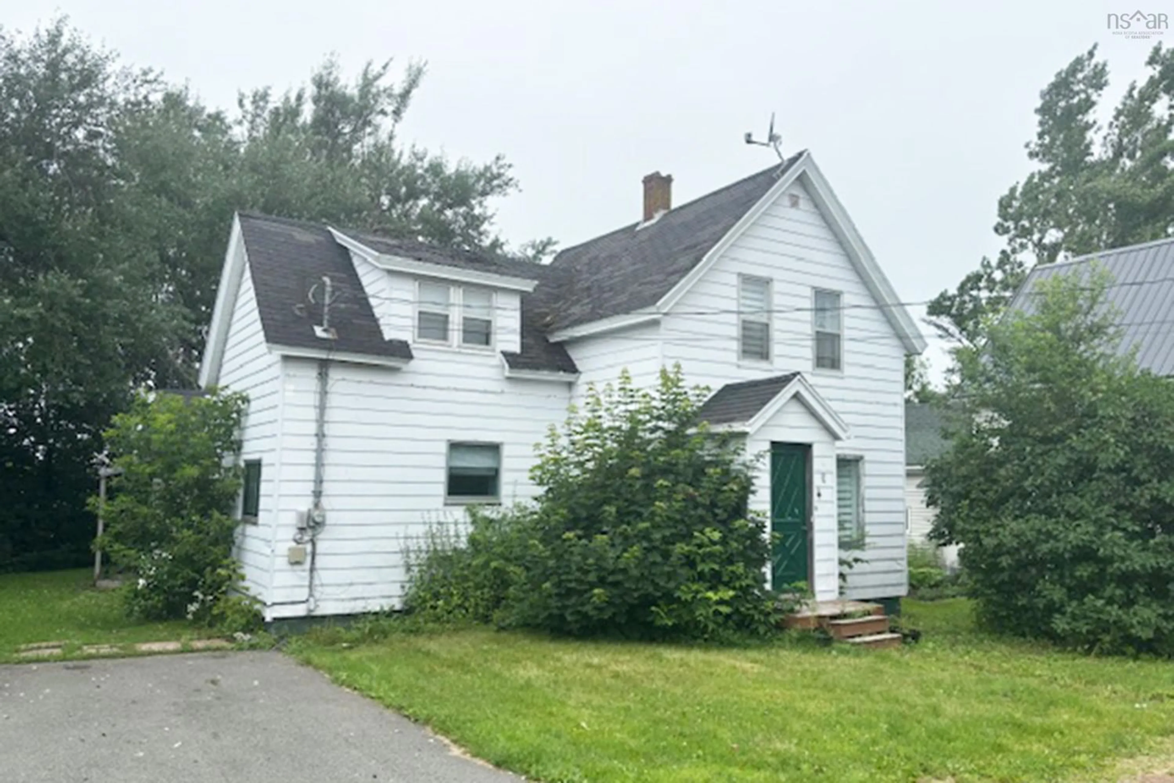 Outside view for 9 Chapel St, Springhill Nova Scotia B0M 1X0