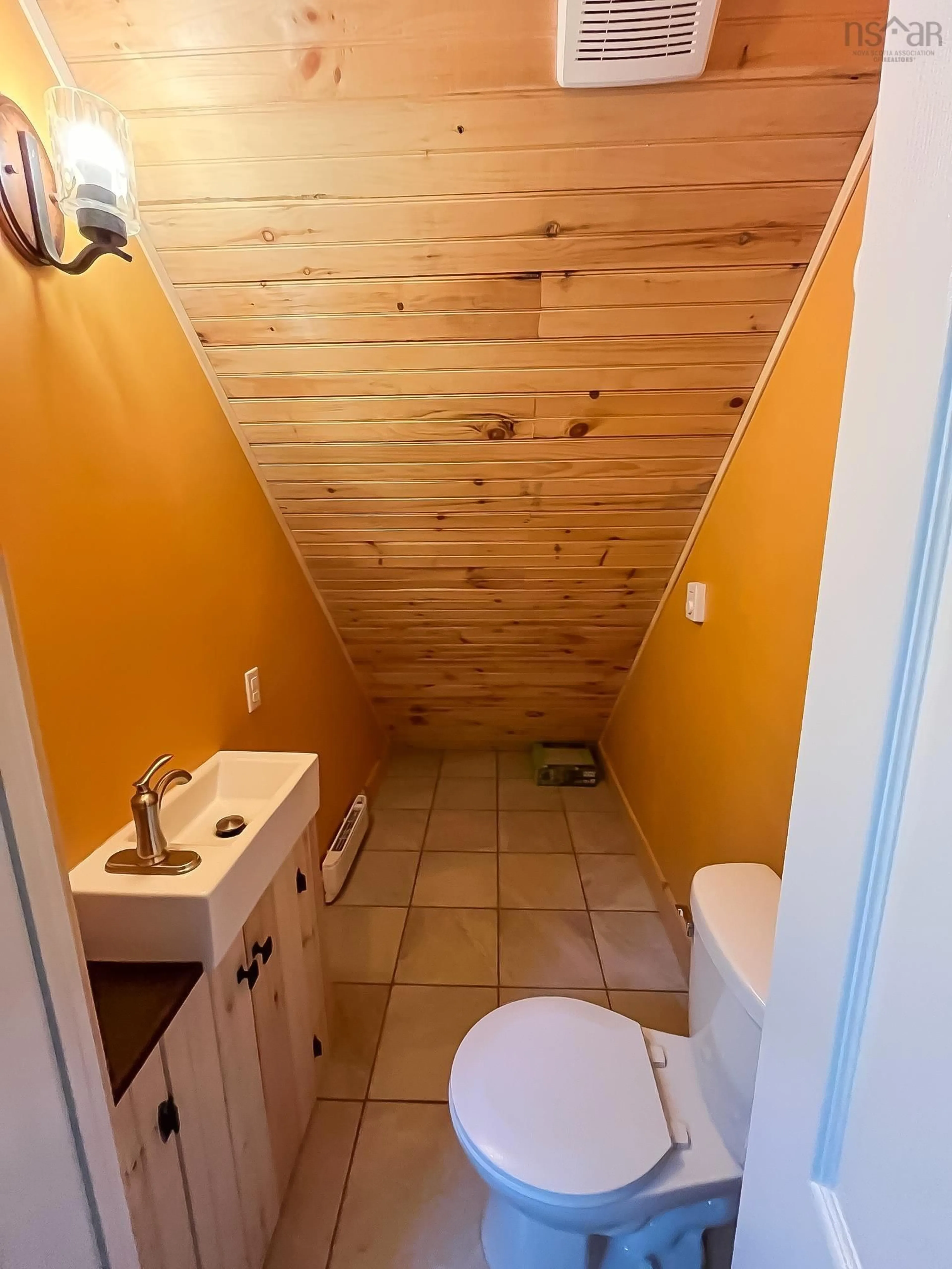 Standard bathroom for 82 Uhlman Point Rd, Molega North Nova Scotia B0T 1X0