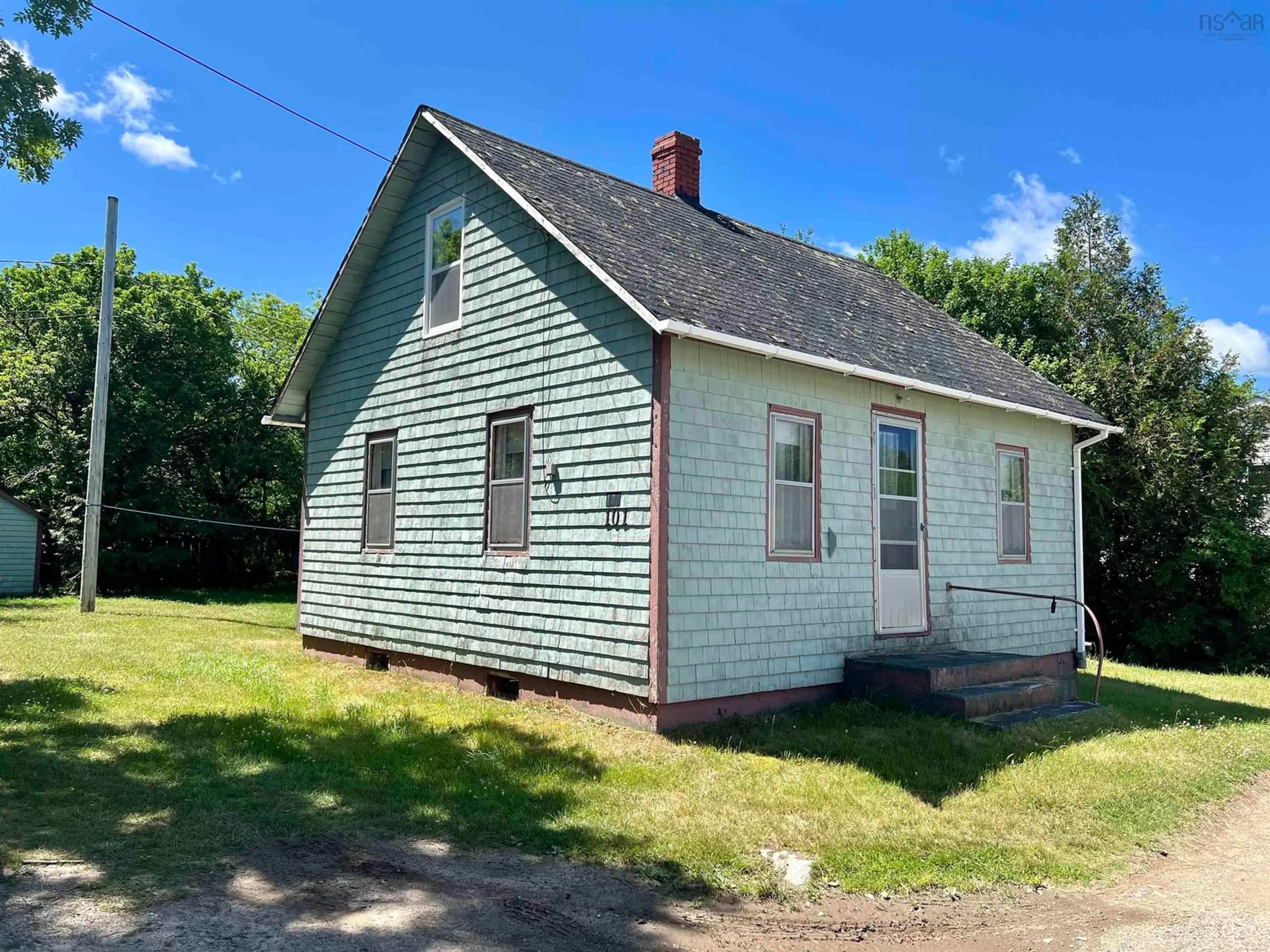 Frontside or backside of a home for 101 Clements St, Shelburne Nova Scotia B0T 1W0