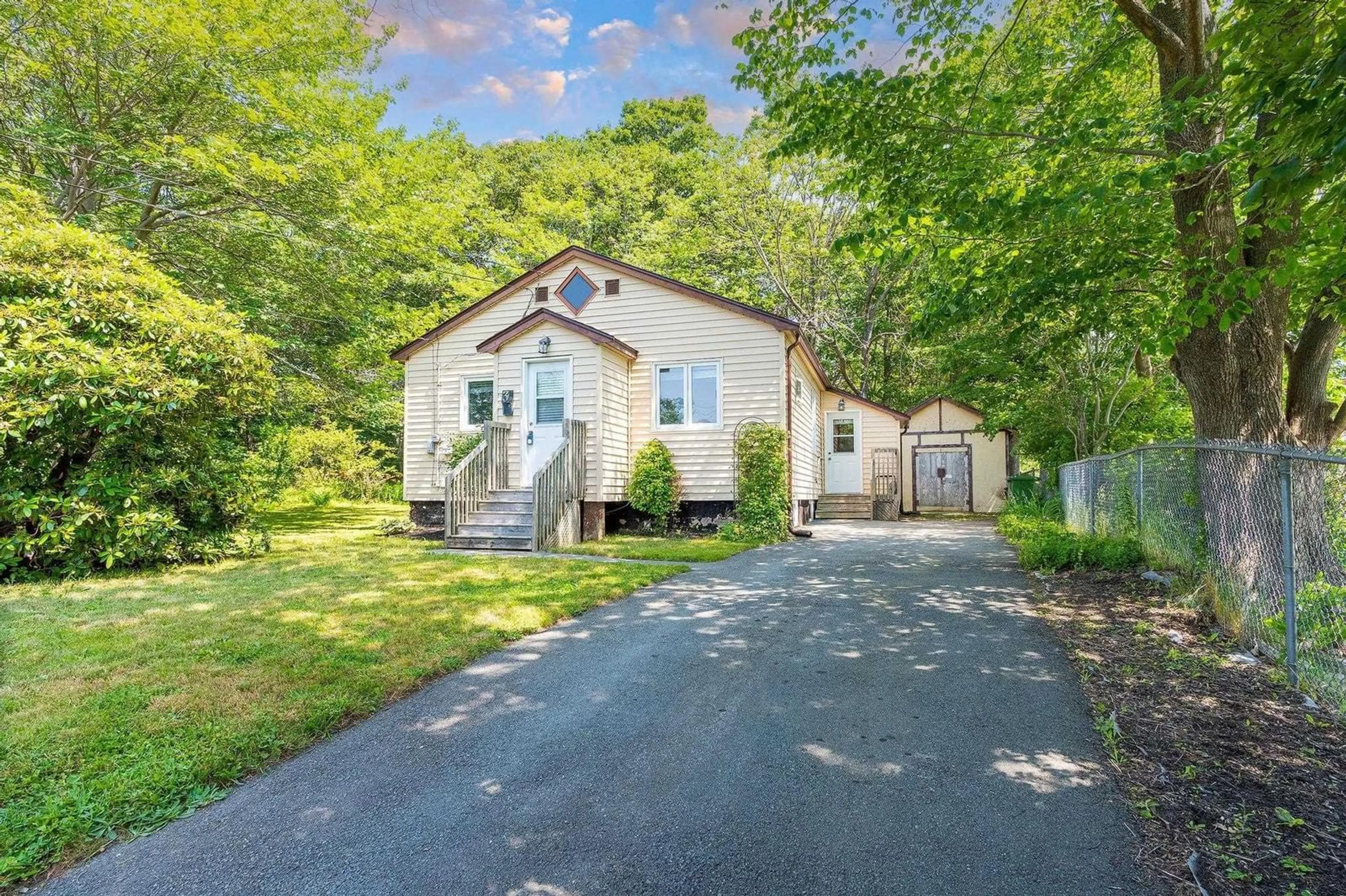 Cottage for 3 Yorkshire Ave, Dartmouth Nova Scotia B3A 1T1