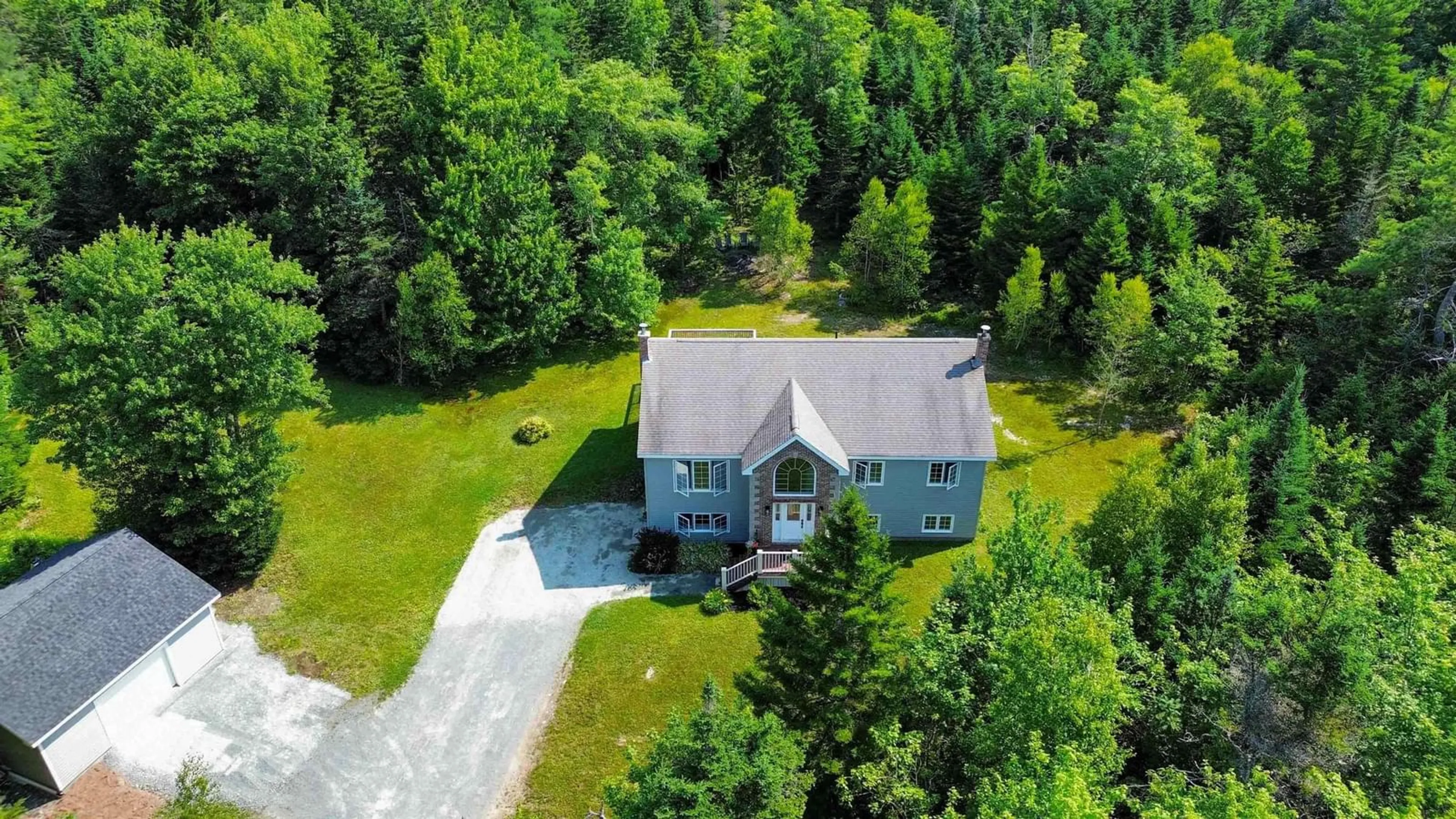 Cottage for 26 Pentz Lake Dr, Mount Uniacke Nova Scotia B0N 1Z0