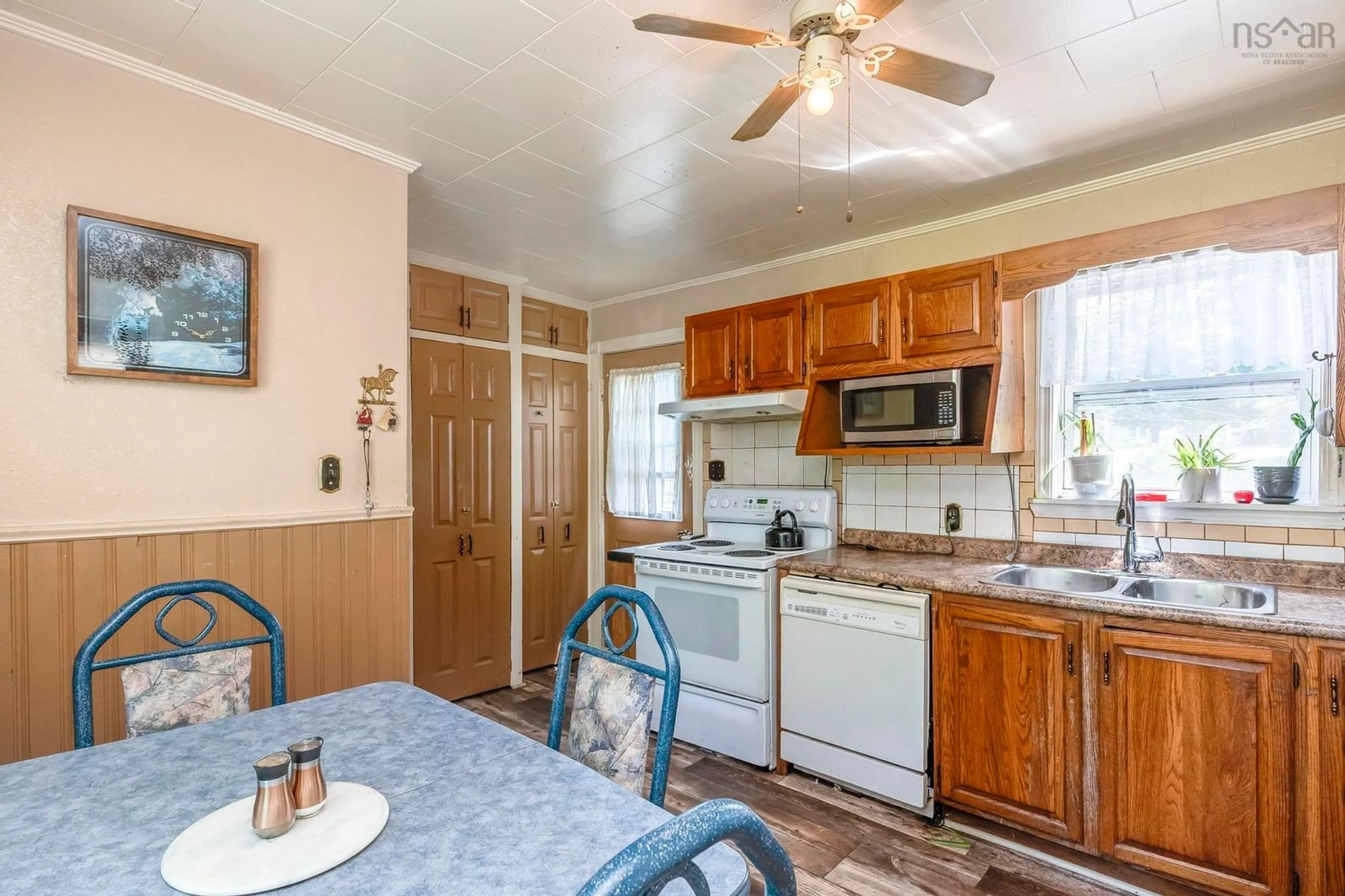 Standard kitchen for 560 Victoria Dr, Kingston Nova Scotia B0P 1R0