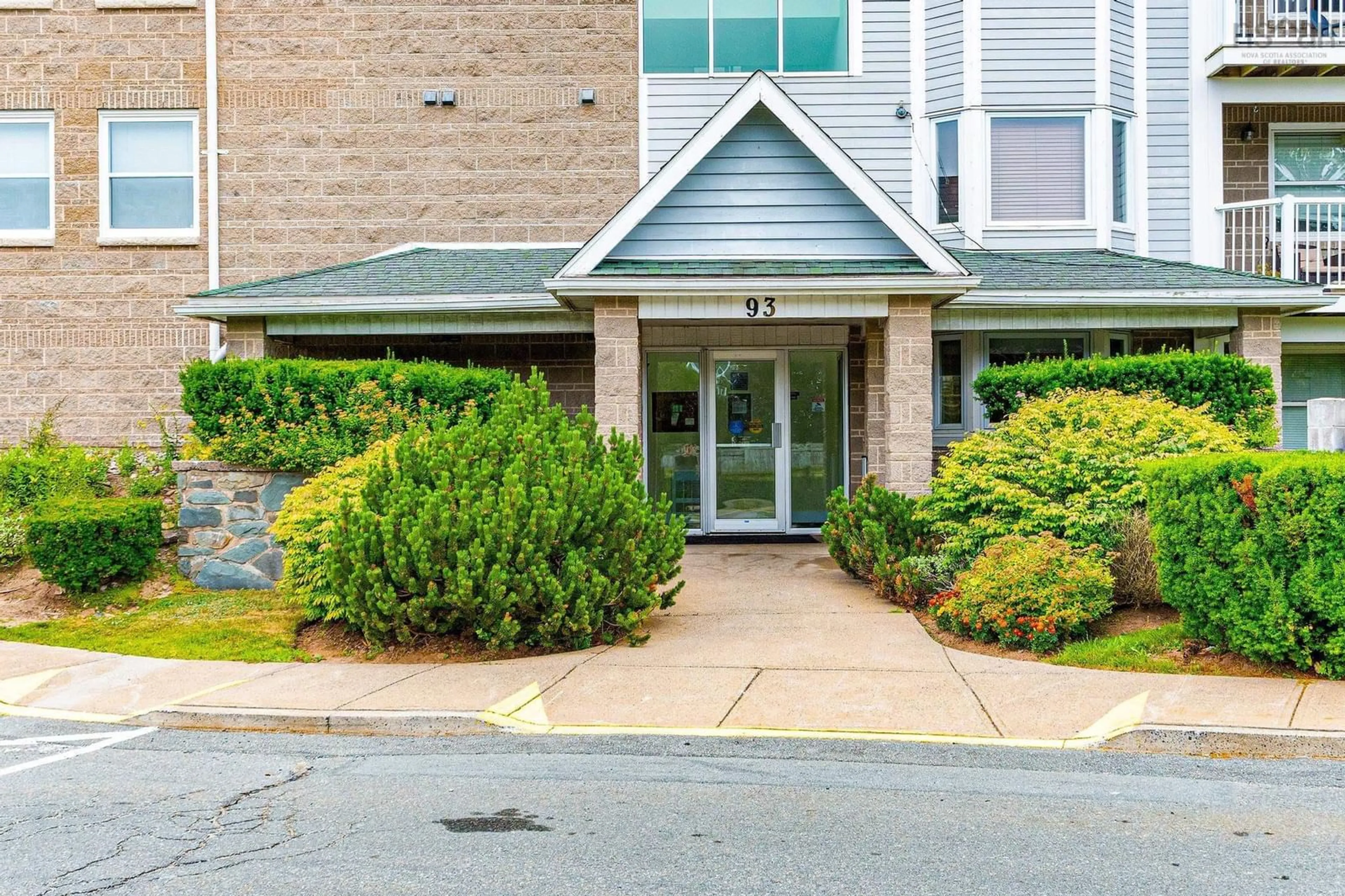 Indoor foyer for 93 Kearney Lake Rd #310, Halifax Nova Scotia B3M 4E7