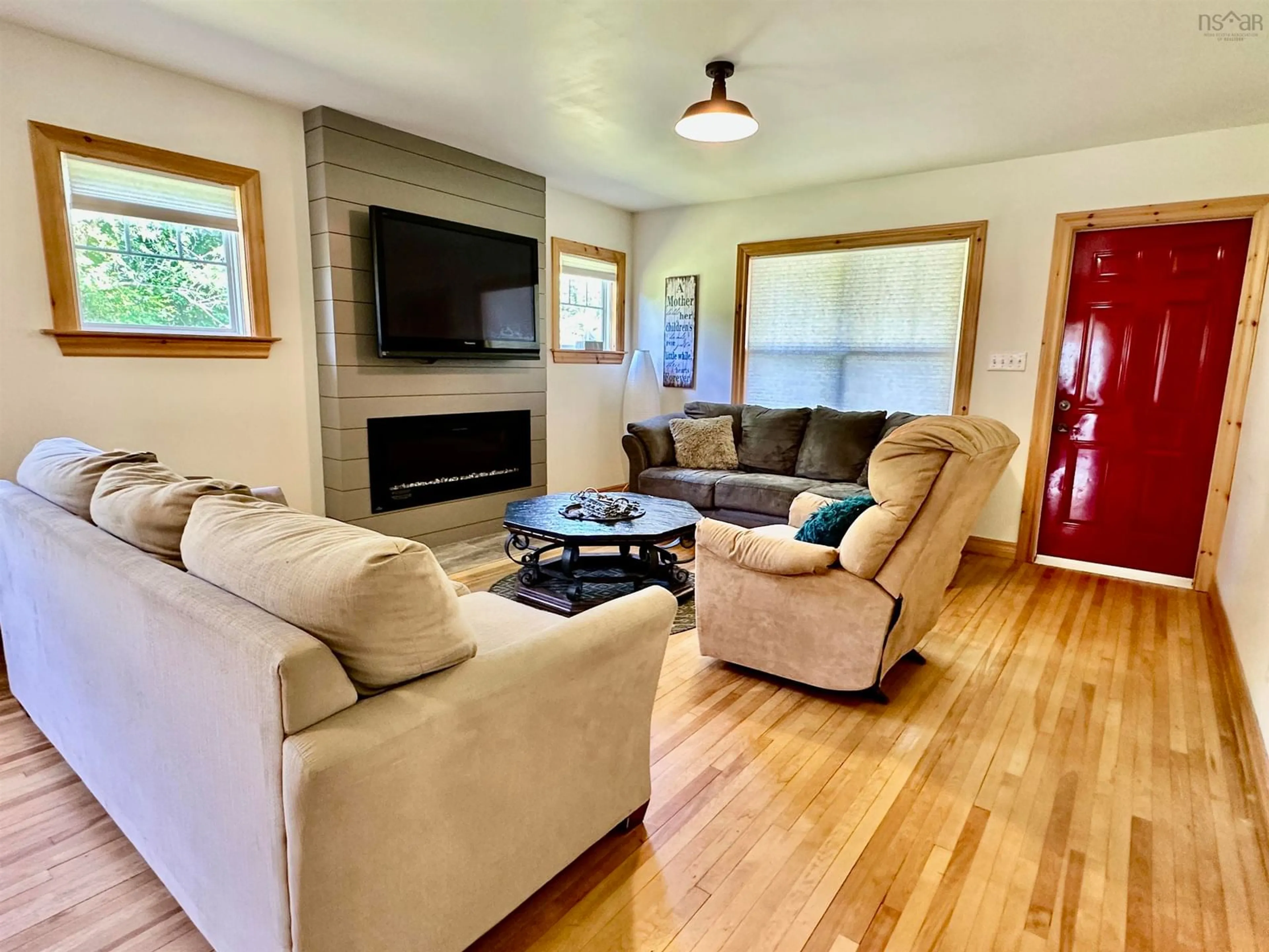 Living room for 188 Brooklyn Shore Rd, Brooklyn Nova Scotia B0J 1H0