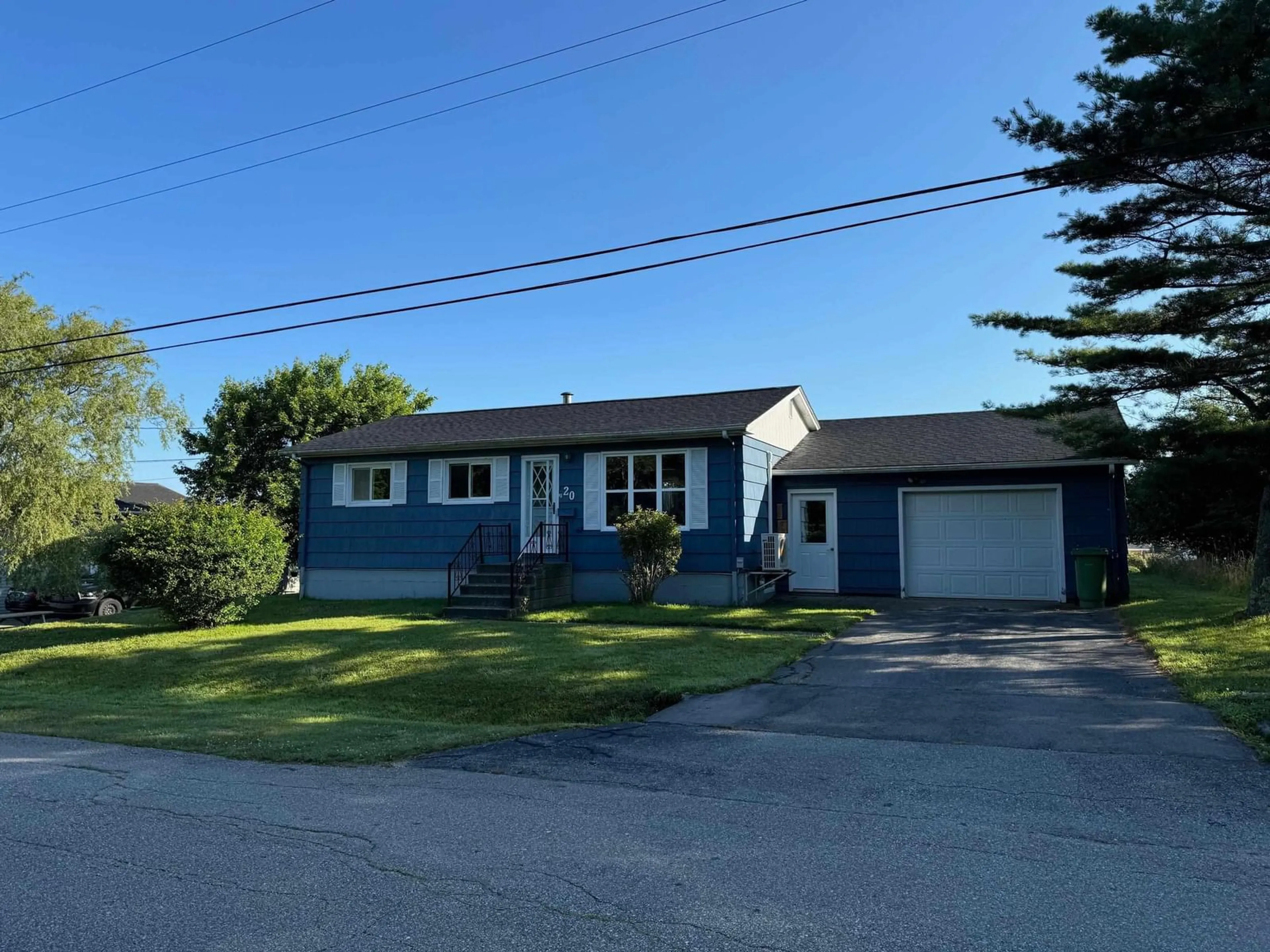 Frontside or backside of a home for 20 Oak Dr, Yarmouth Nova Scotia B5A 2R4