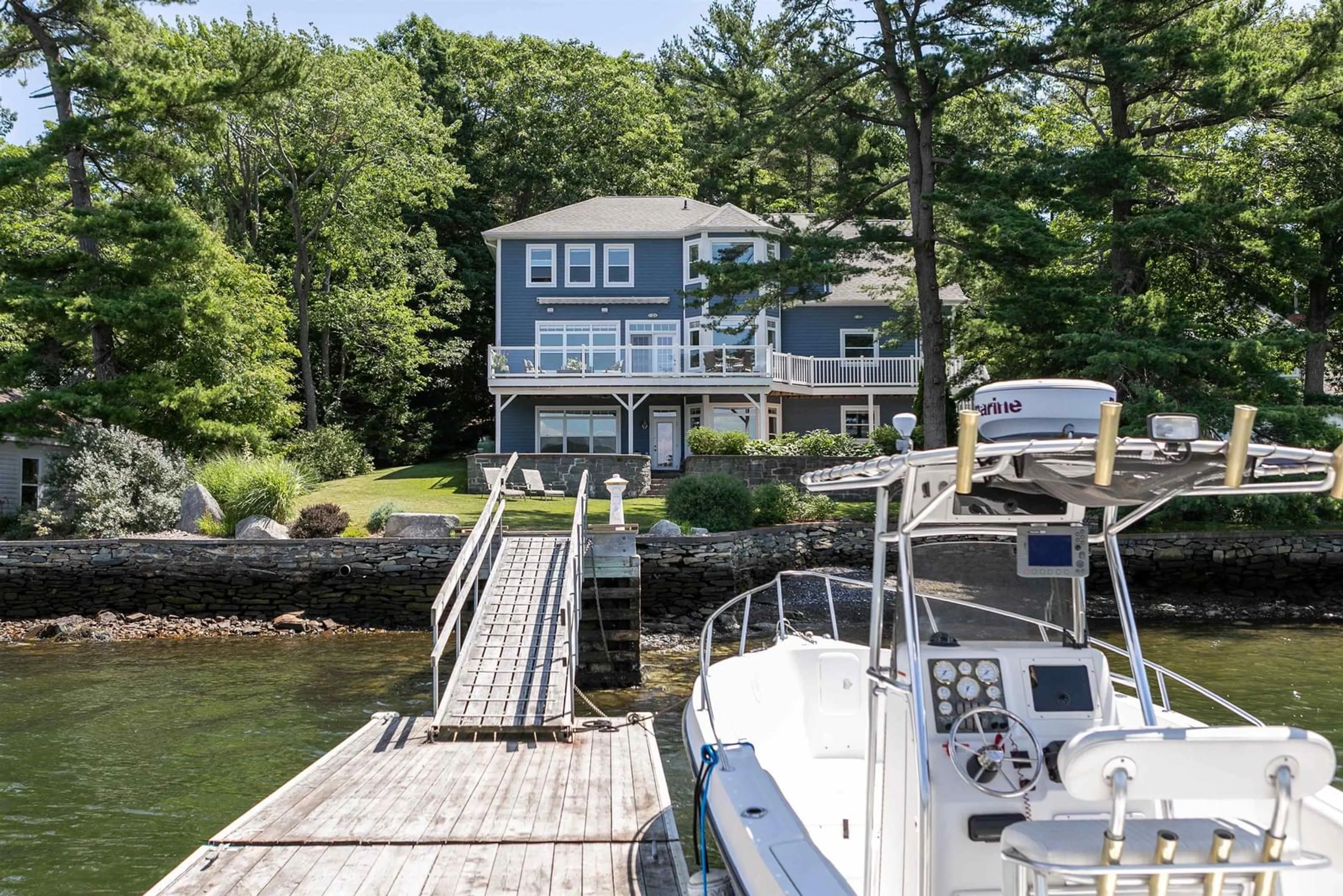 A pic from exterior of the house or condo, cottage for 981 Shore Dr, Bedford Nova Scotia B4A 2E6