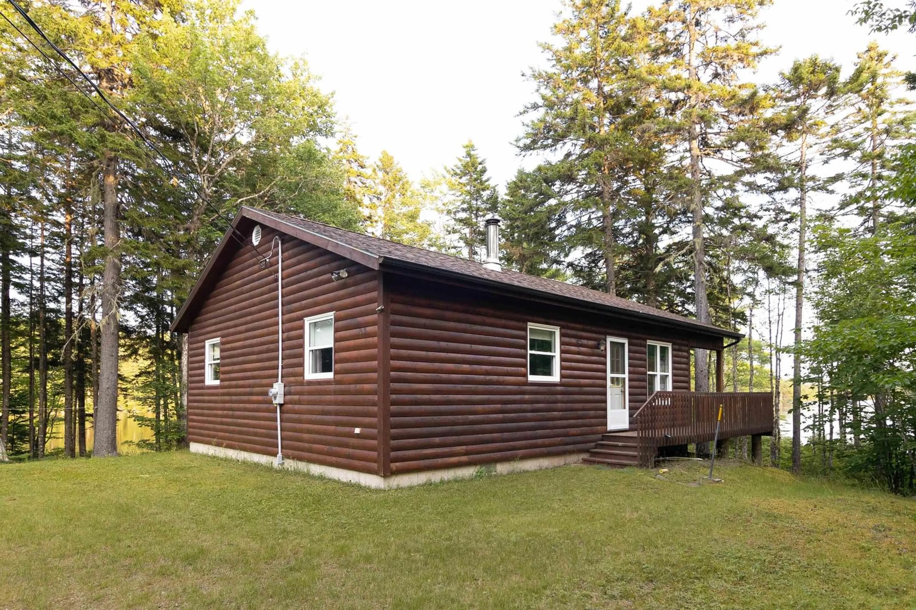 Cottage for 65 Eagle Rock Dr, Lunenburg Nova Scotia B0R 1H0