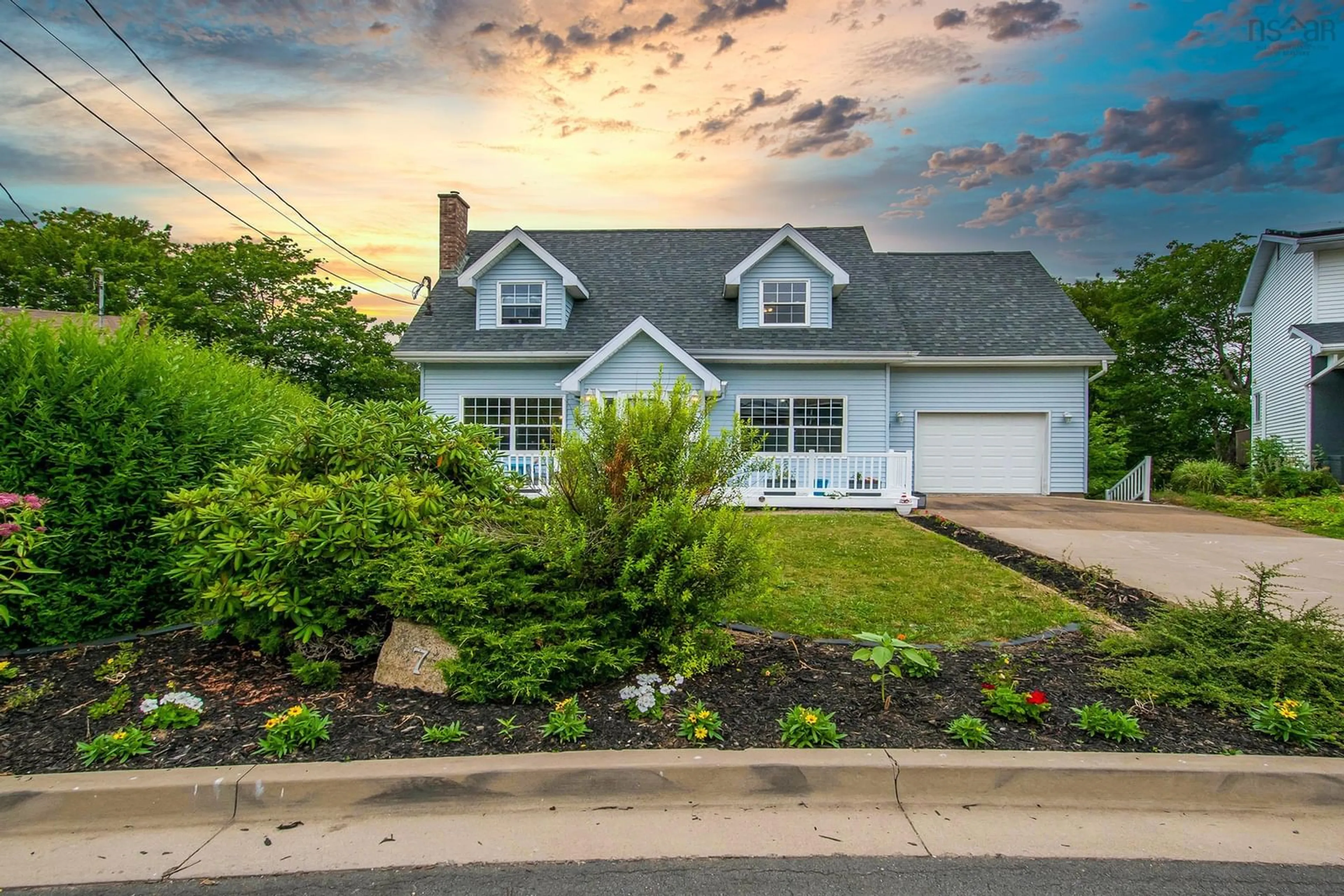 Frontside or backside of a home for 7 Hemming Crt, Dartmouth Nova Scotia B2W 5E4