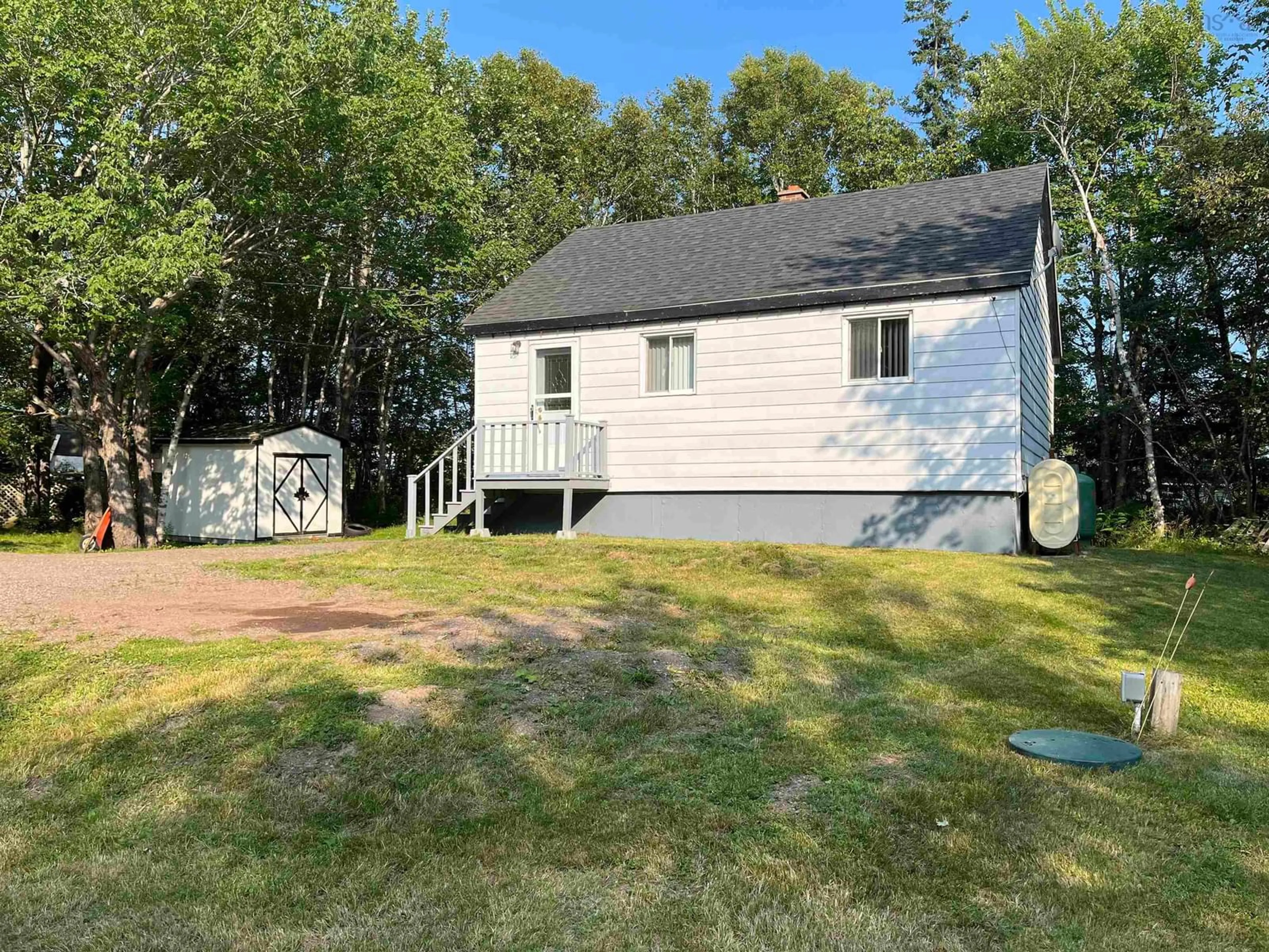 Cottage for 1292 George St, Sydney Nova Scotia B1P 1N2