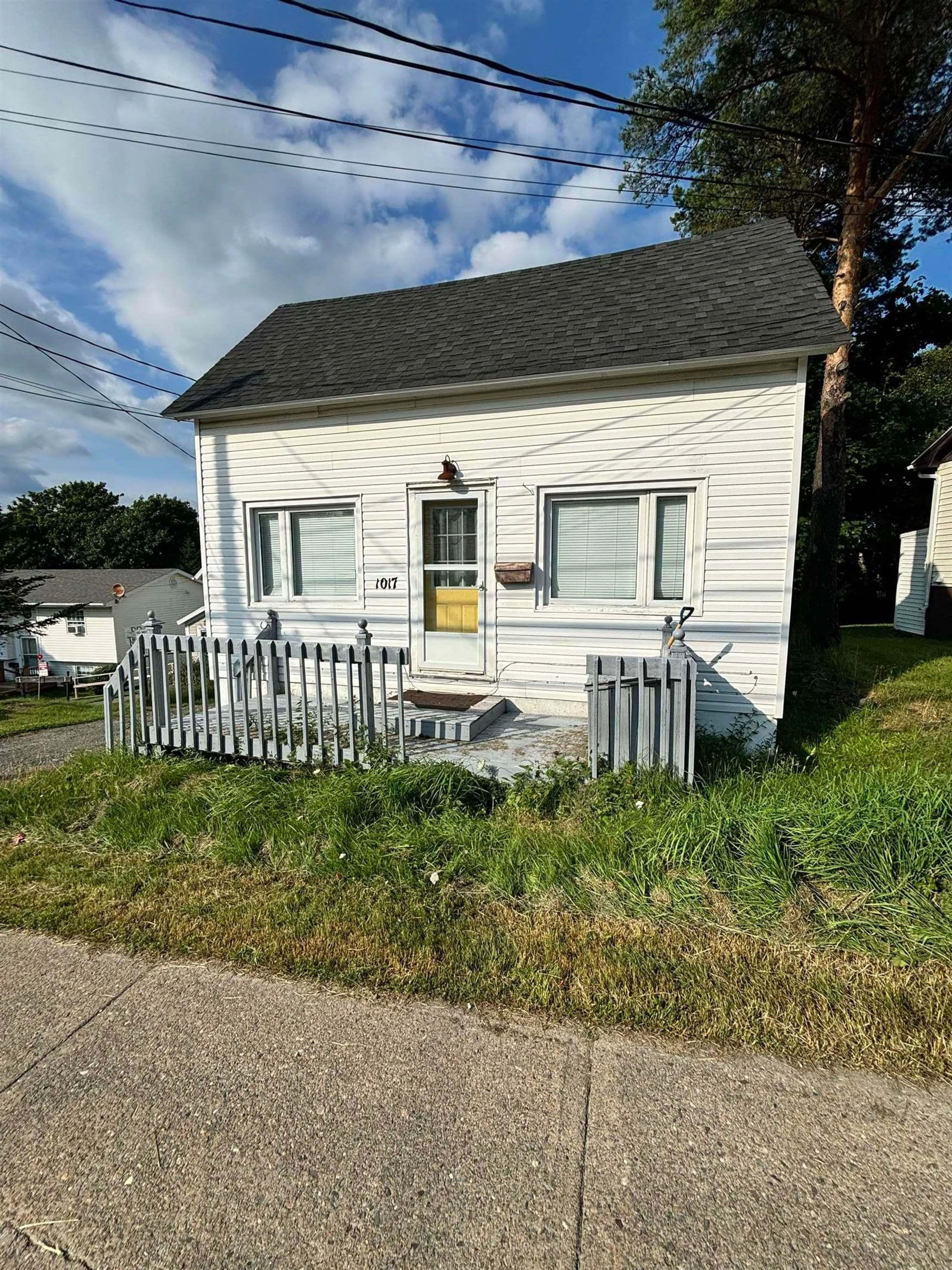 Frontside or backside of a home, cottage for 1017 George St, Sydney Nova Scotia B1P 1M5