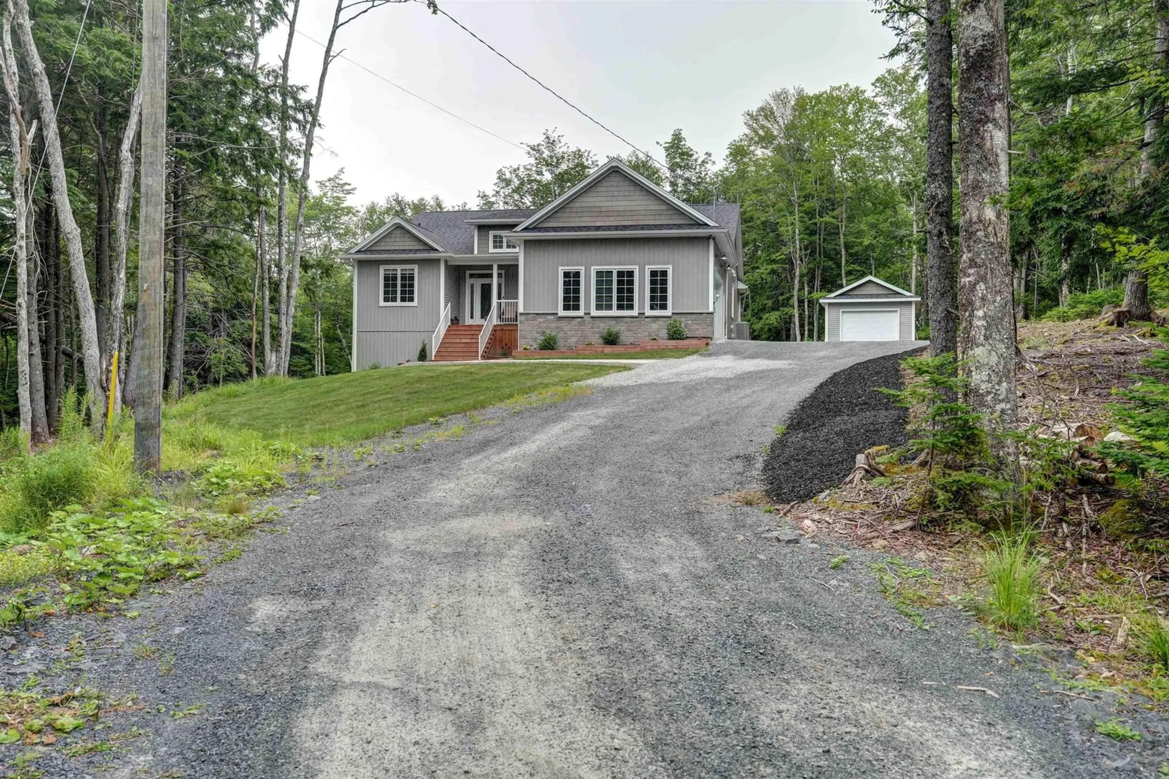 Cottage for 85 Talisman Dr, Fall River Nova Scotia B2T 1E8