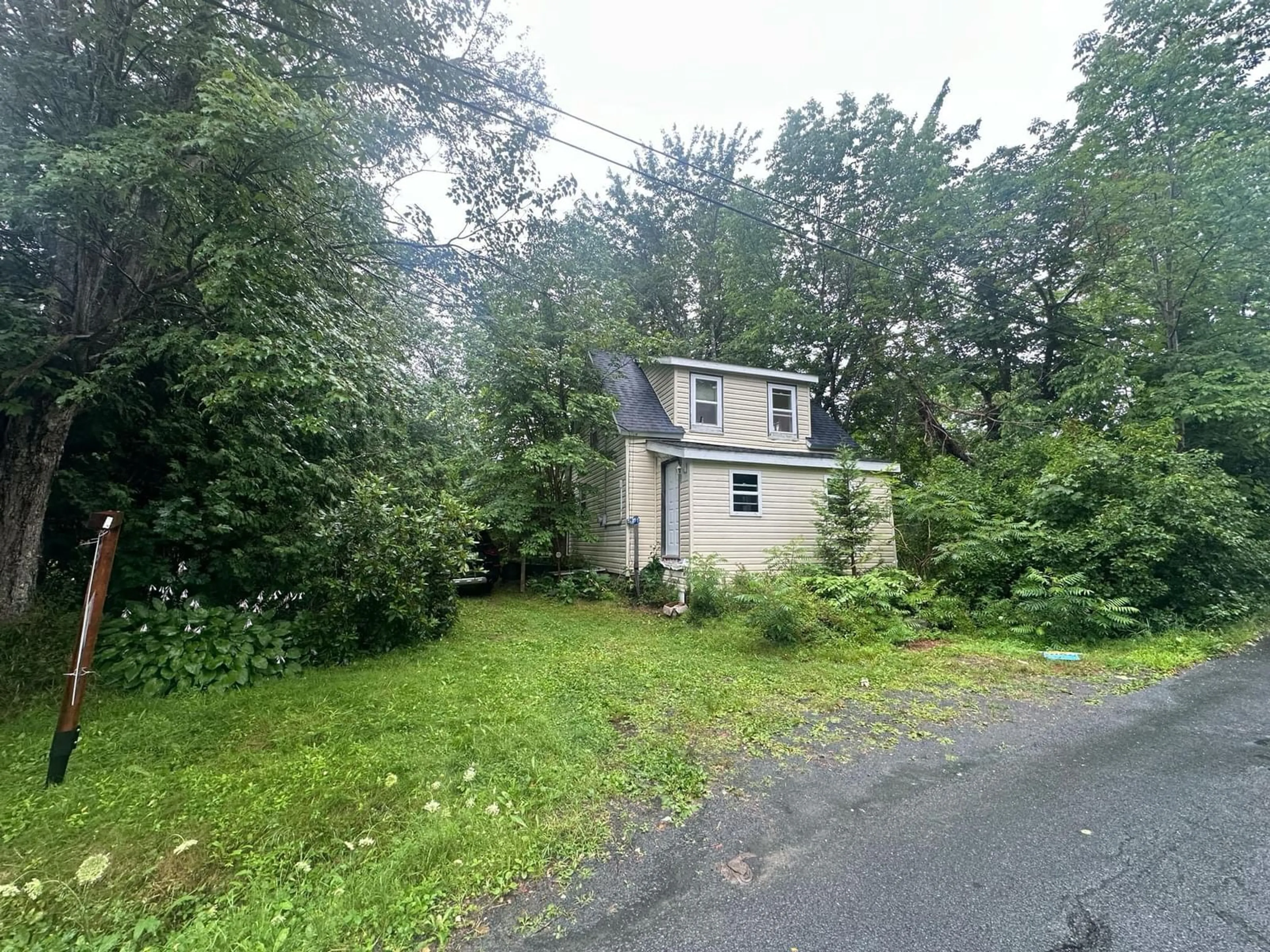 Cottage for 571 Kinsac Rd, Kinsac Nova Scotia B4G 1C8