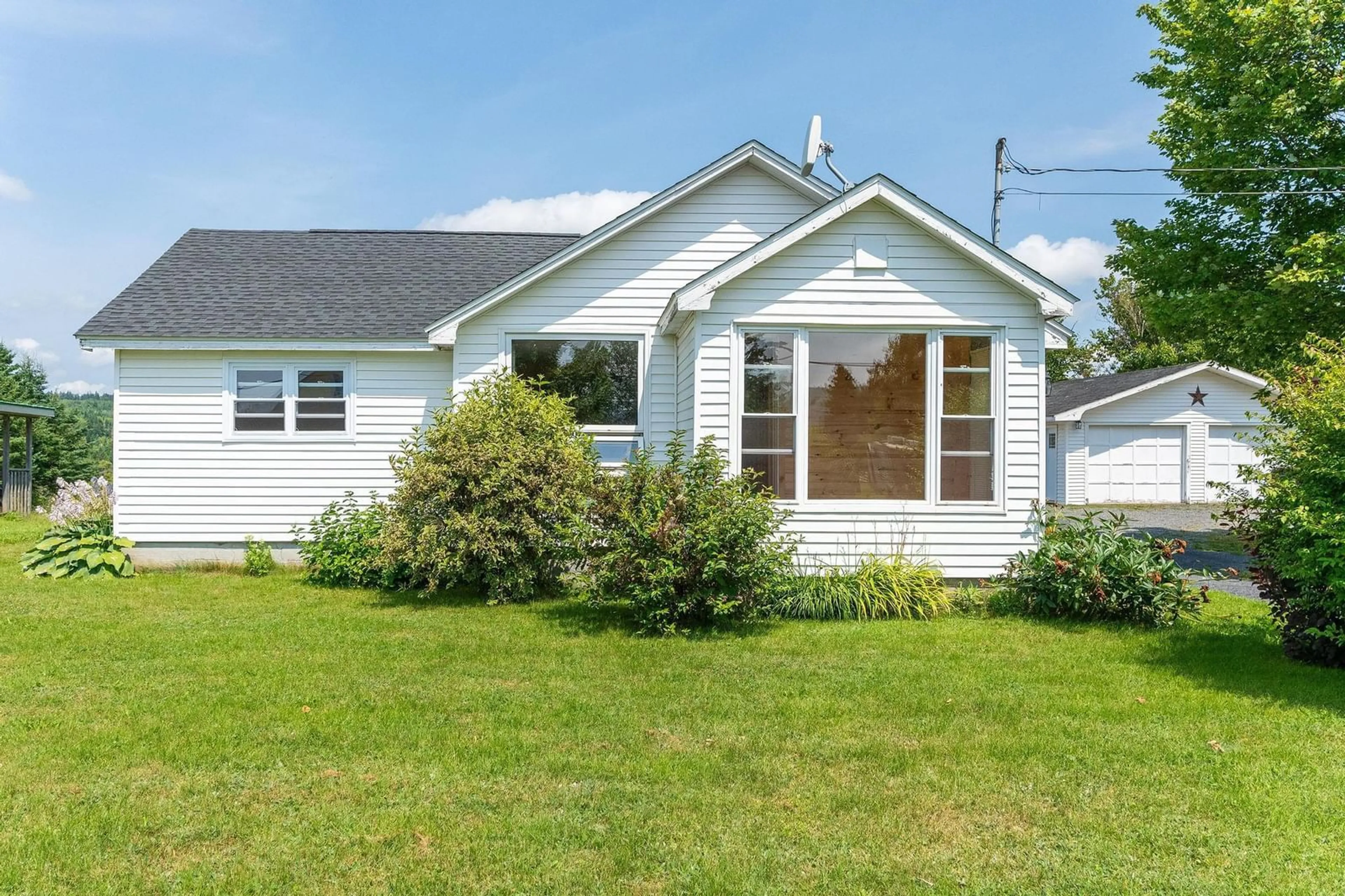 Frontside or backside of a home, cottage for 959 2 Hwy, Five Islands Nova Scotia B0M 1K0