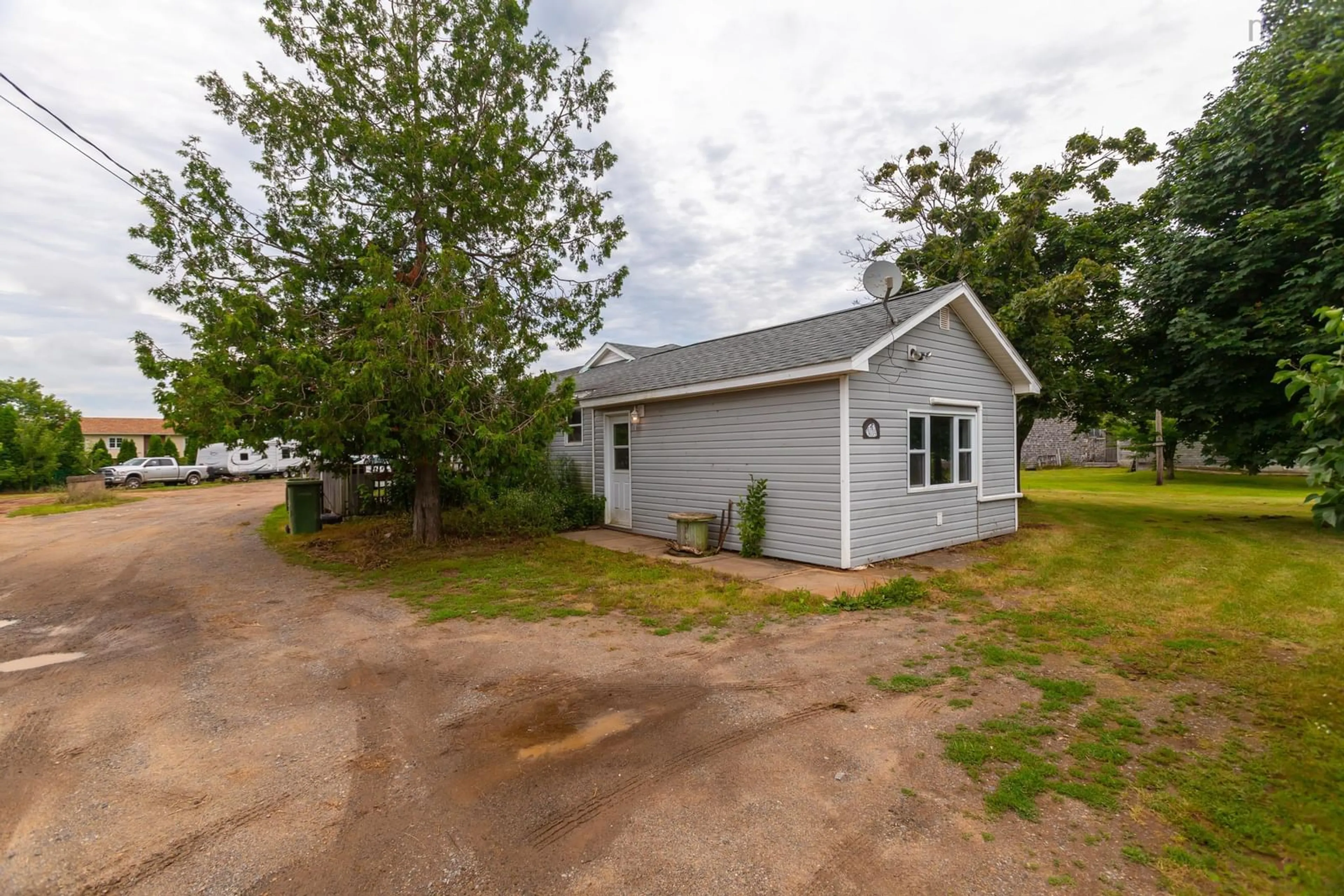 Cottage for 3035 Highway 1, Aylesford Nova Scotia B0P 1C0