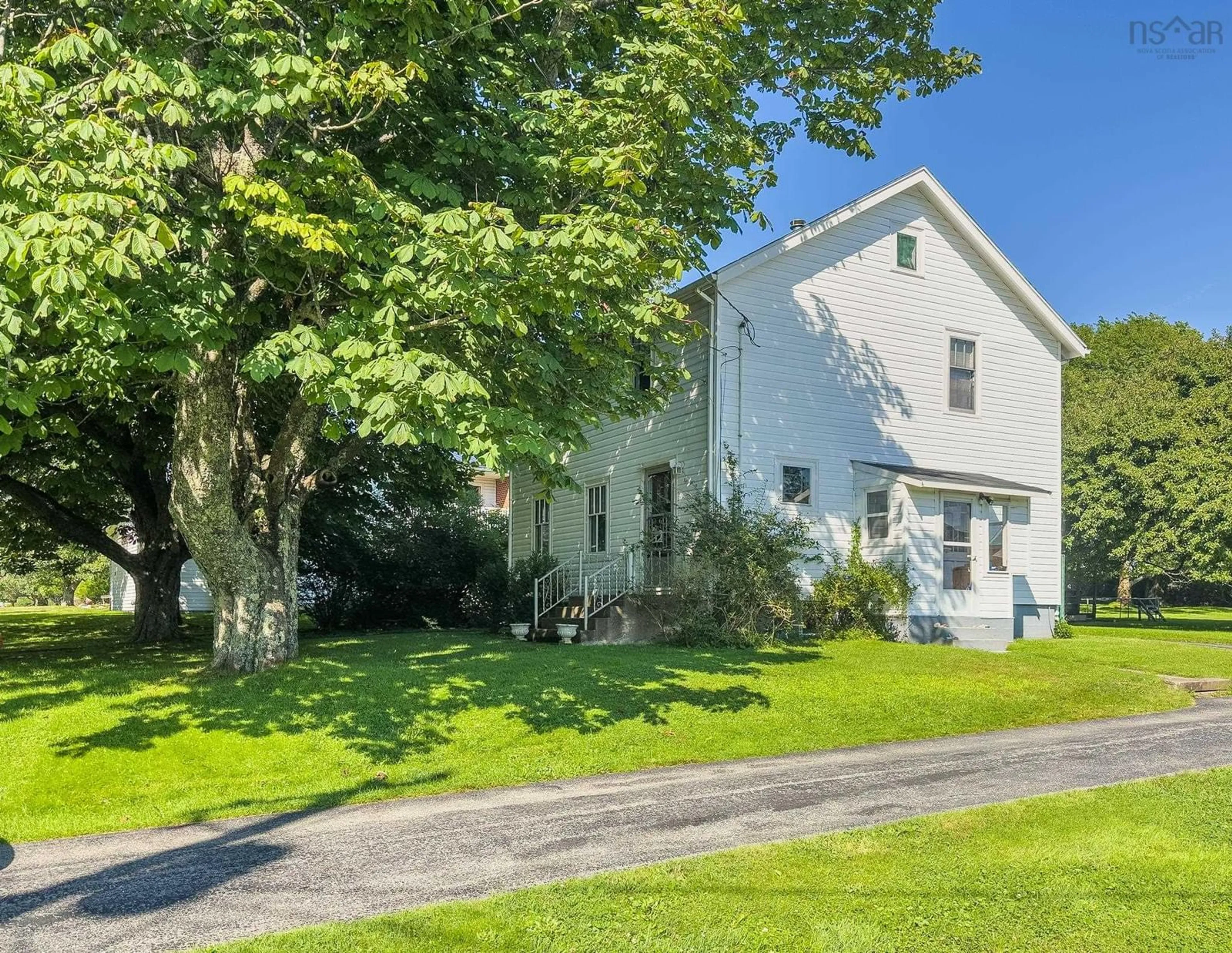 A pic from exterior of the house or condo, cottage for 323 Pleasant St, Yarmouth Nova Scotia B5A 2K9