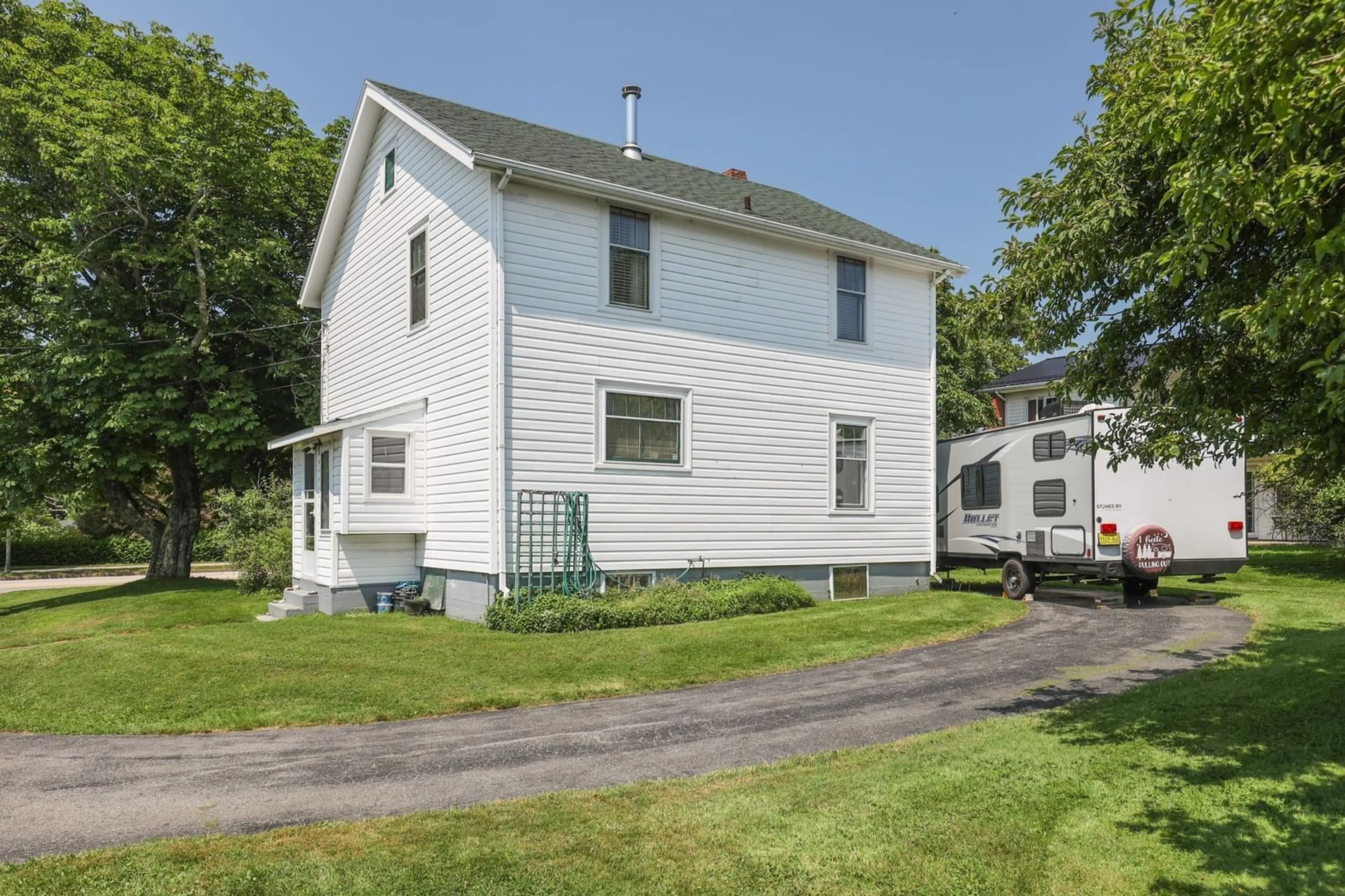 A pic from exterior of the house or condo, cottage for 323 Pleasant St, Yarmouth Nova Scotia B5A 2K9