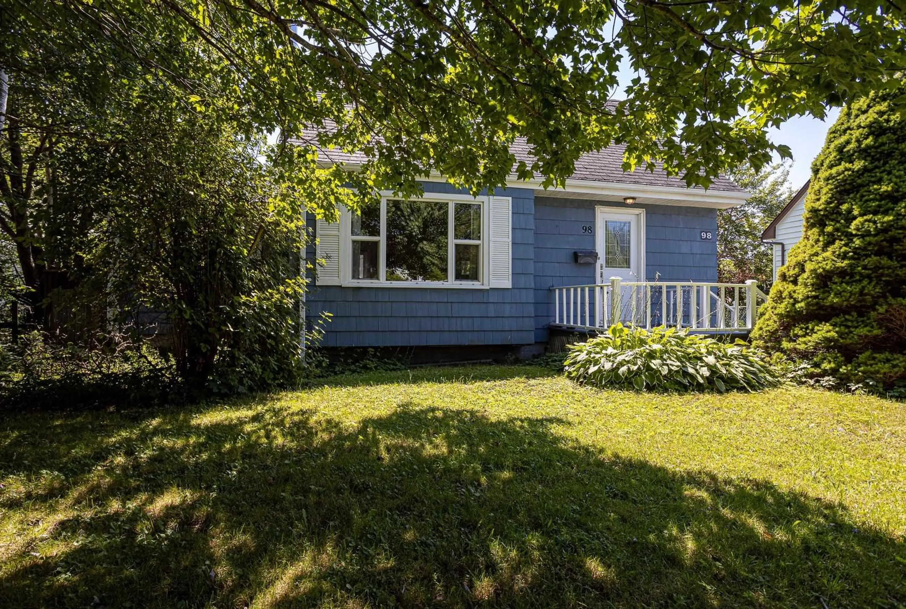 Cottage for 98 Adelaide Ave, Halifax Nova Scotia B3N 2N8