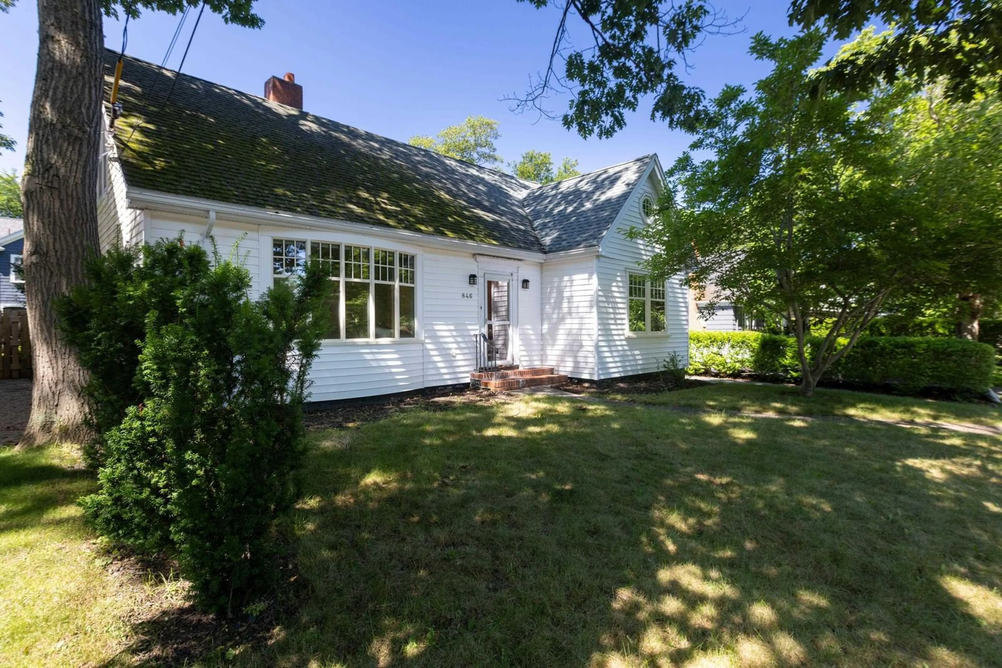 Cottage for 846 Robie St, Halifax Nova Scotia B3H 3C1