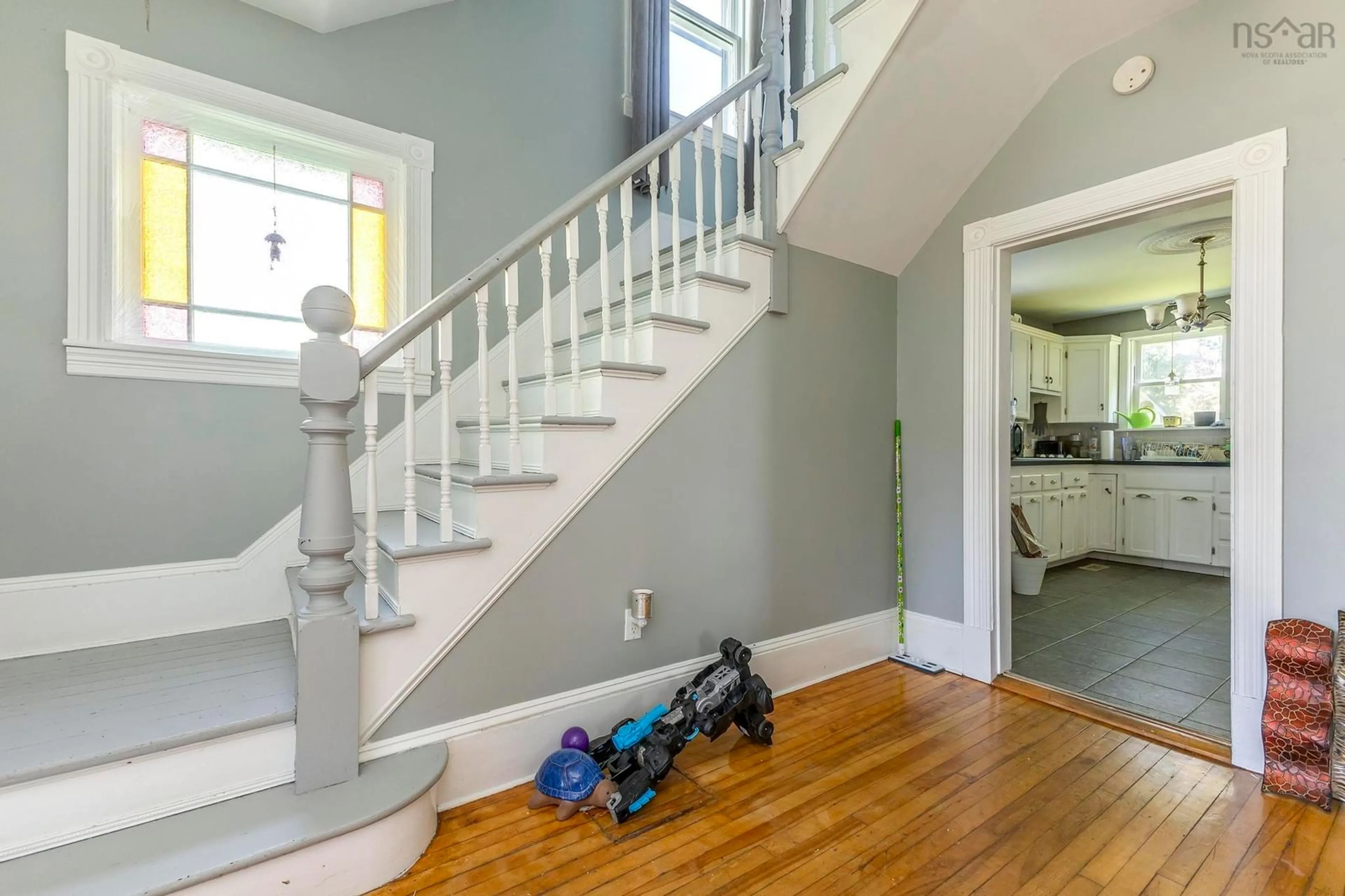 Indoor entryway, wood floors for 456 Pleasant St, New Glasgow Nova Scotia B2H 2Z6